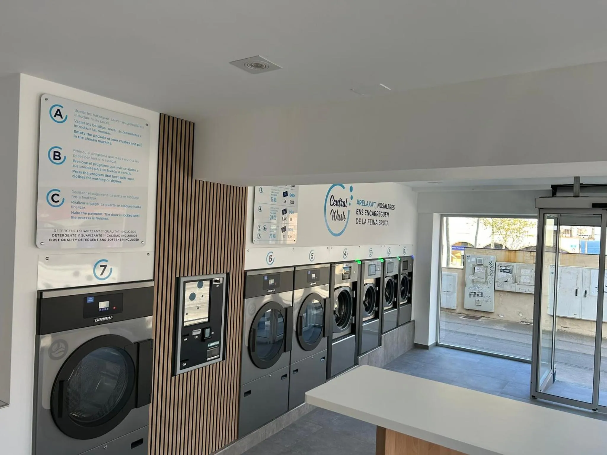 laundry in Hotel L'Escala Centre