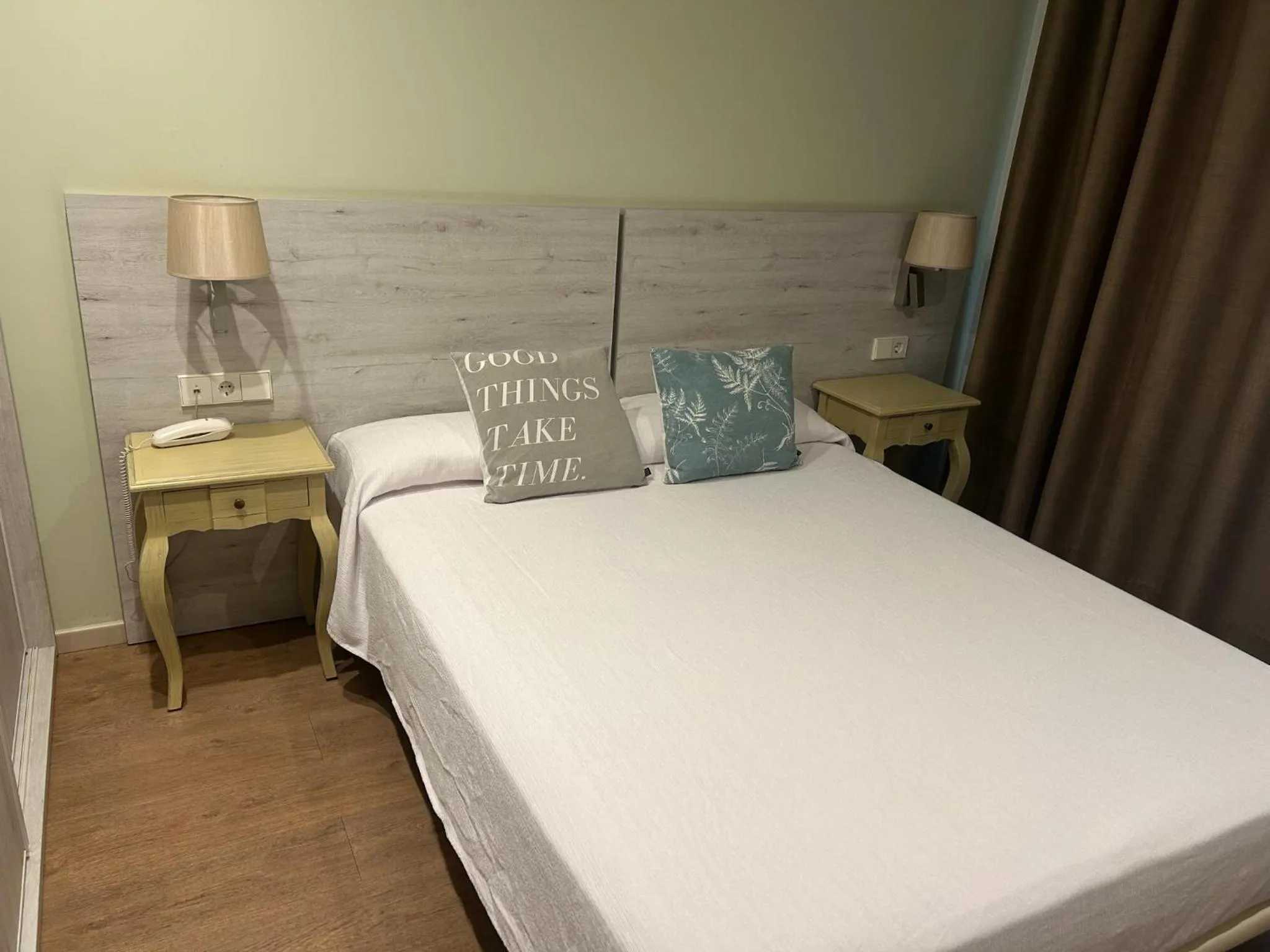 Bed in Hotel L'Escala Centre