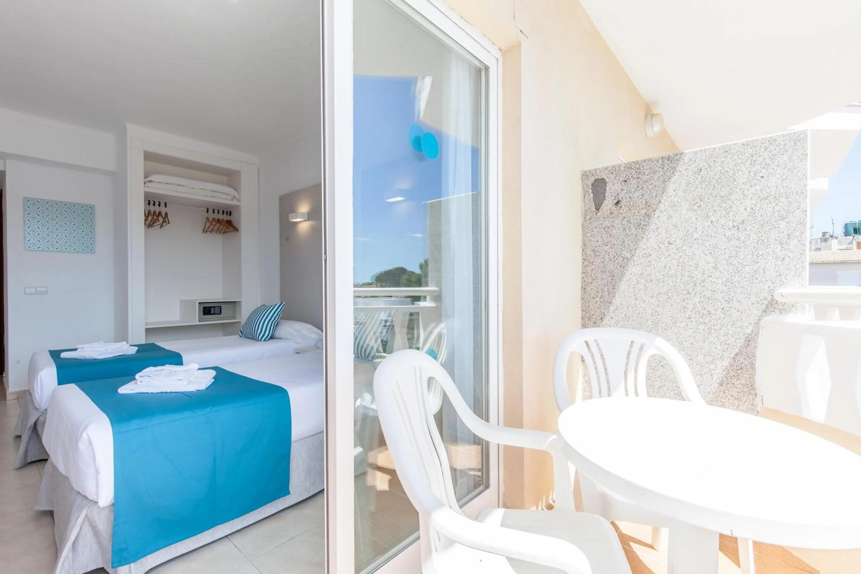 Photo of the whole room, Bed in BLUESEA Don Jaime