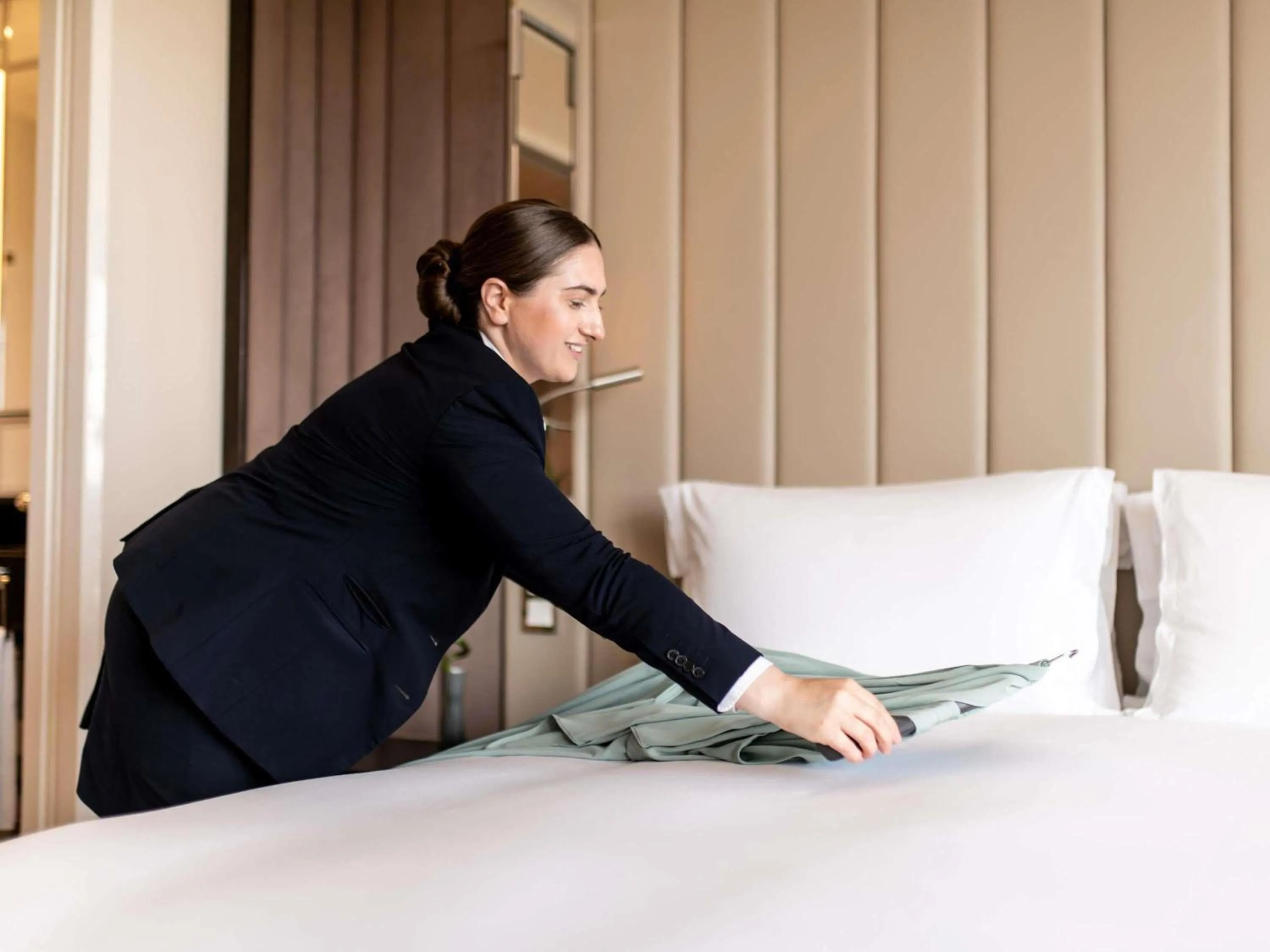 Bedroom, Bed in Sofitel Frankfurt Opera