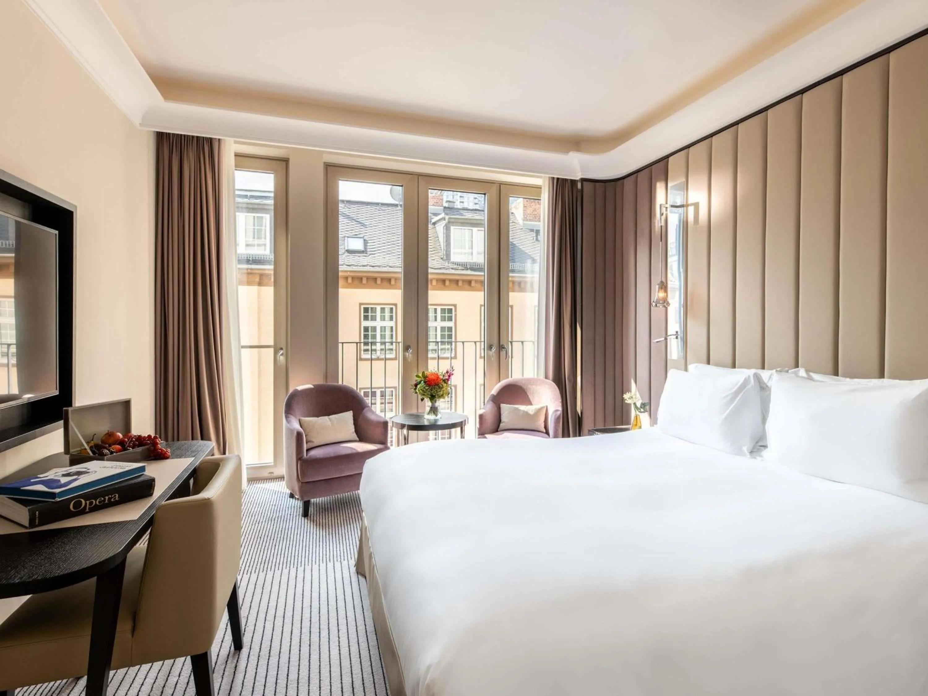 Bedroom, Bed in Sofitel Frankfurt Opera