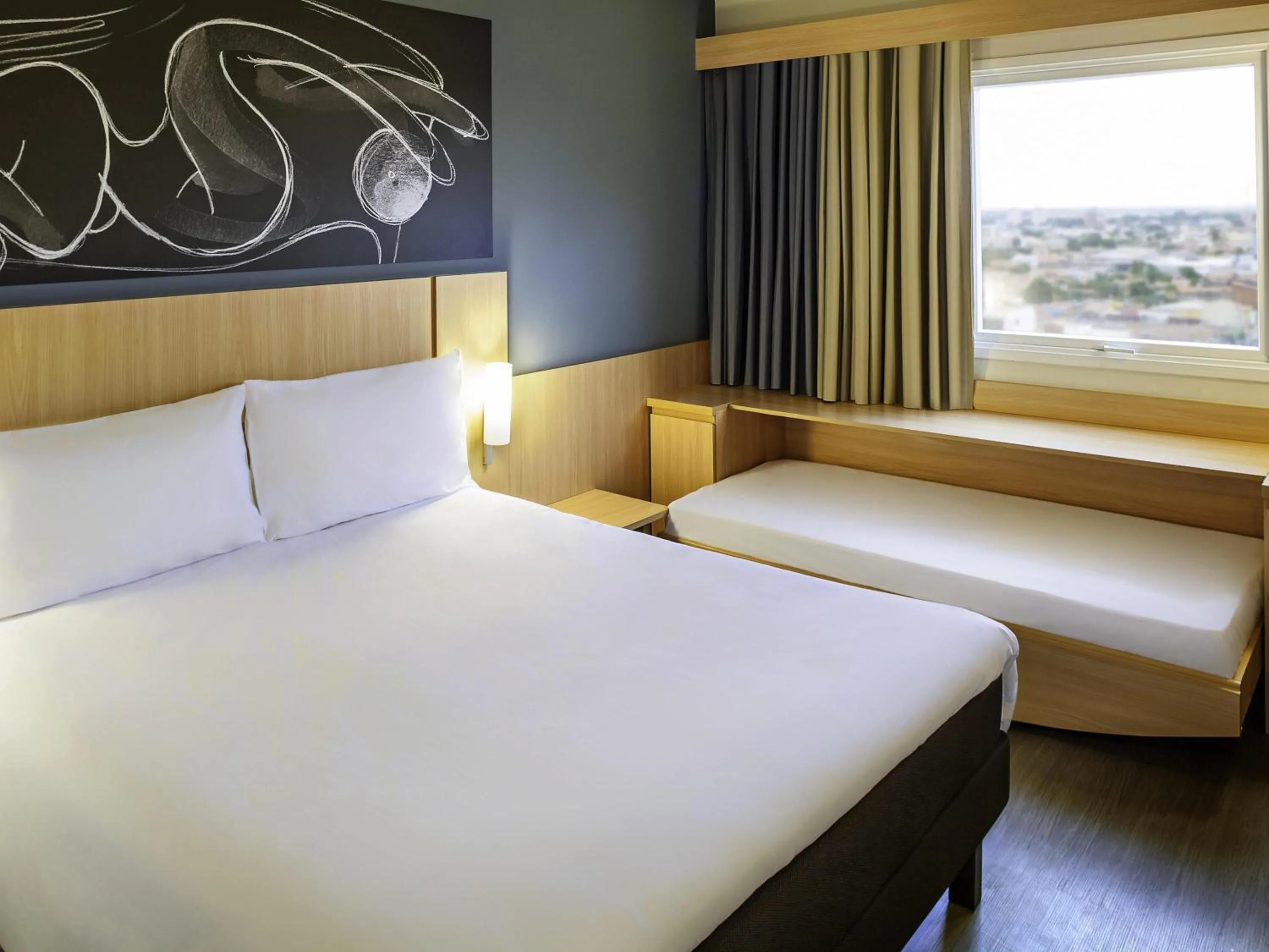 Bedroom, Bed in ibis Imperatriz