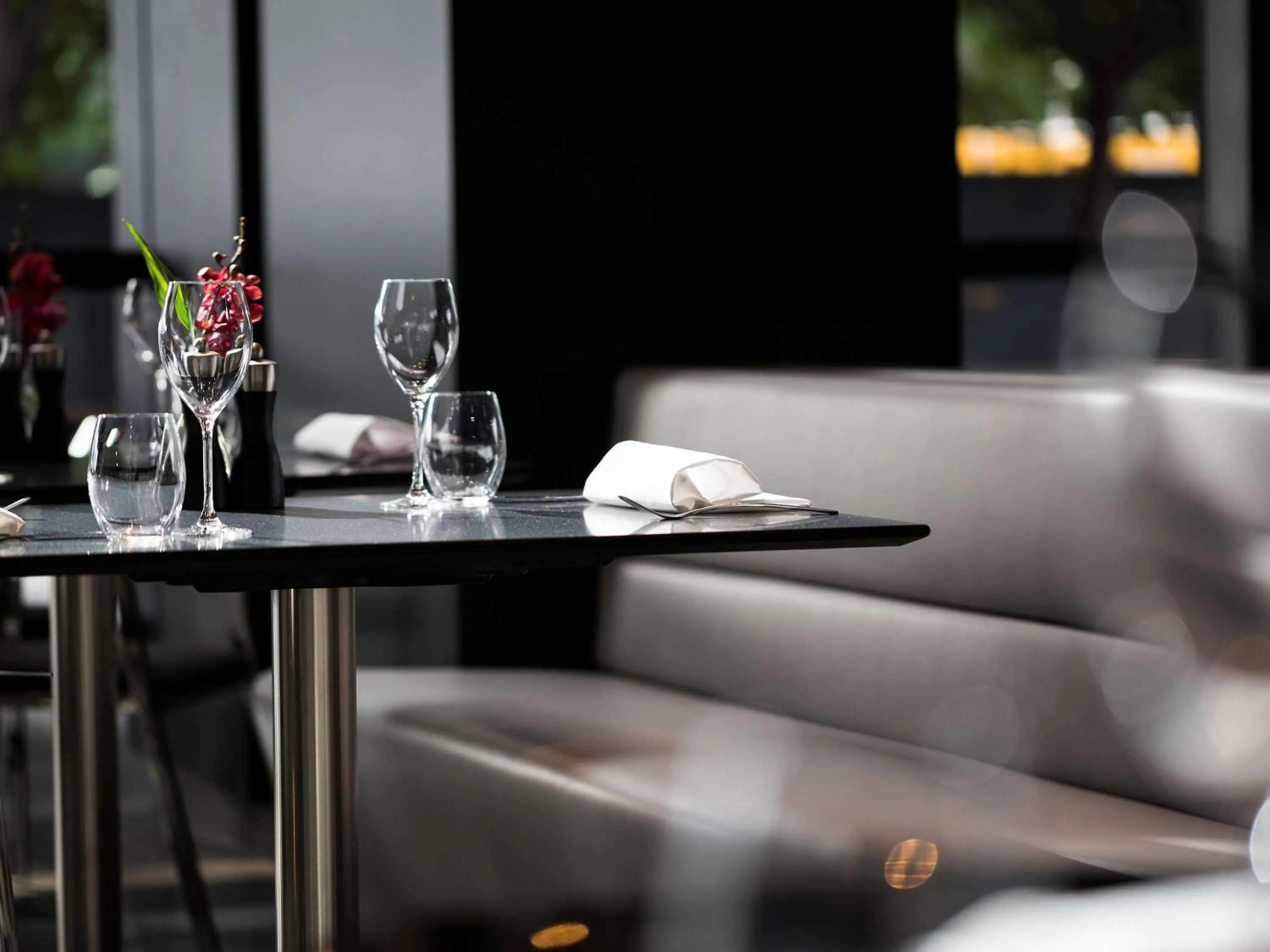 Restaurant/places to eat in Pullman Sydney Airport