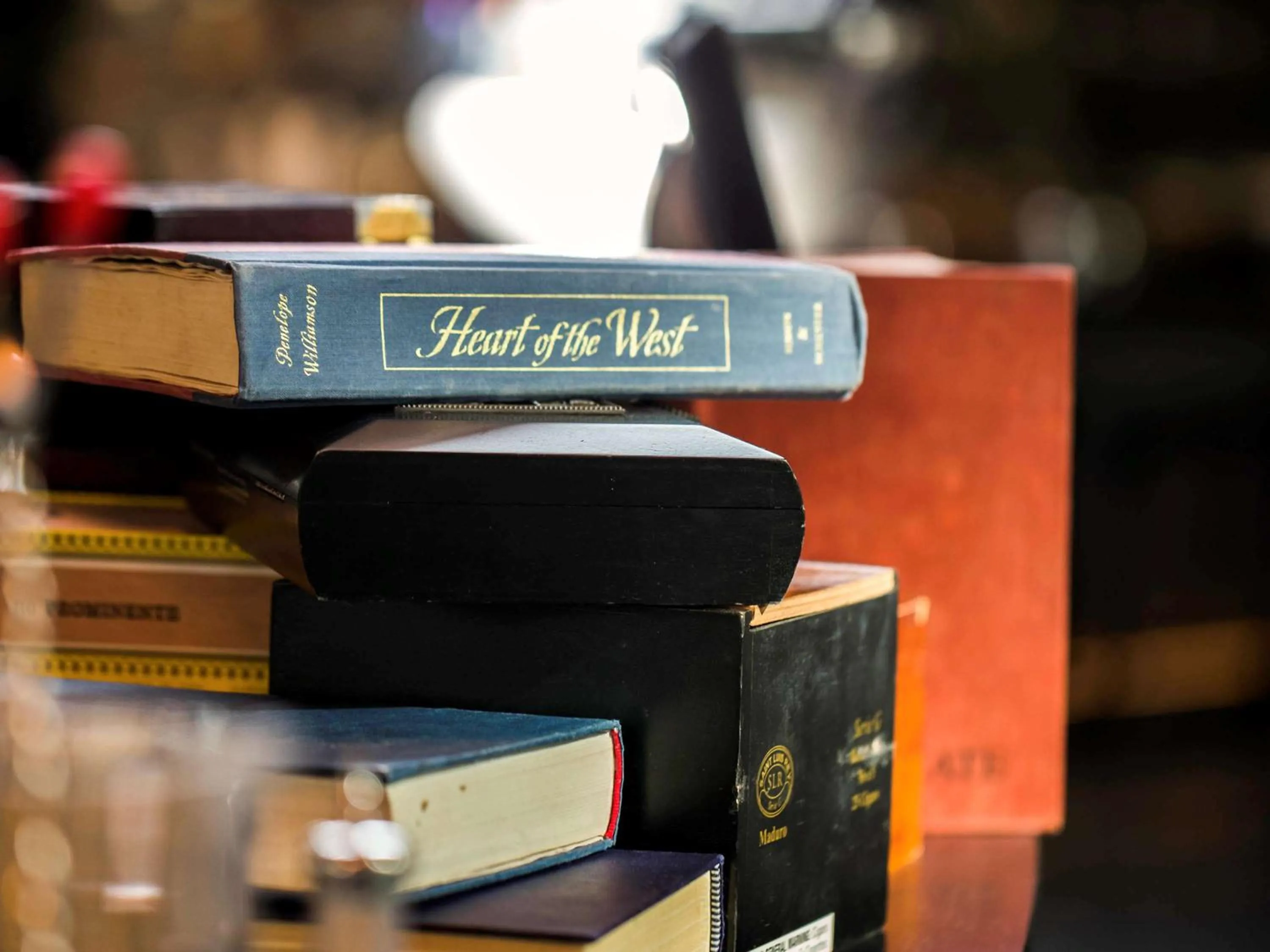 Lounge or bar in Pullman Sydney Airport