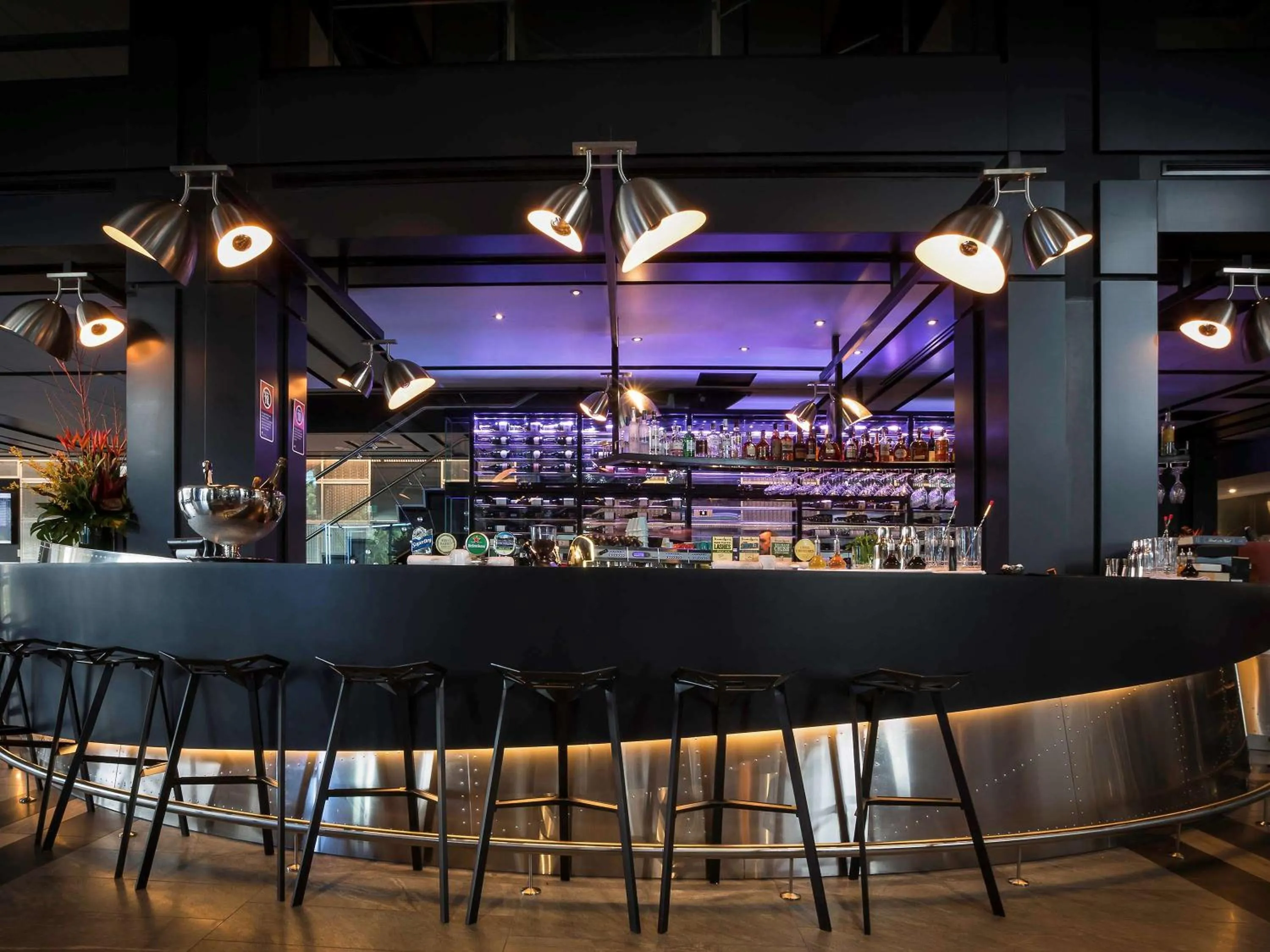 Lounge or bar in Pullman Sydney Airport