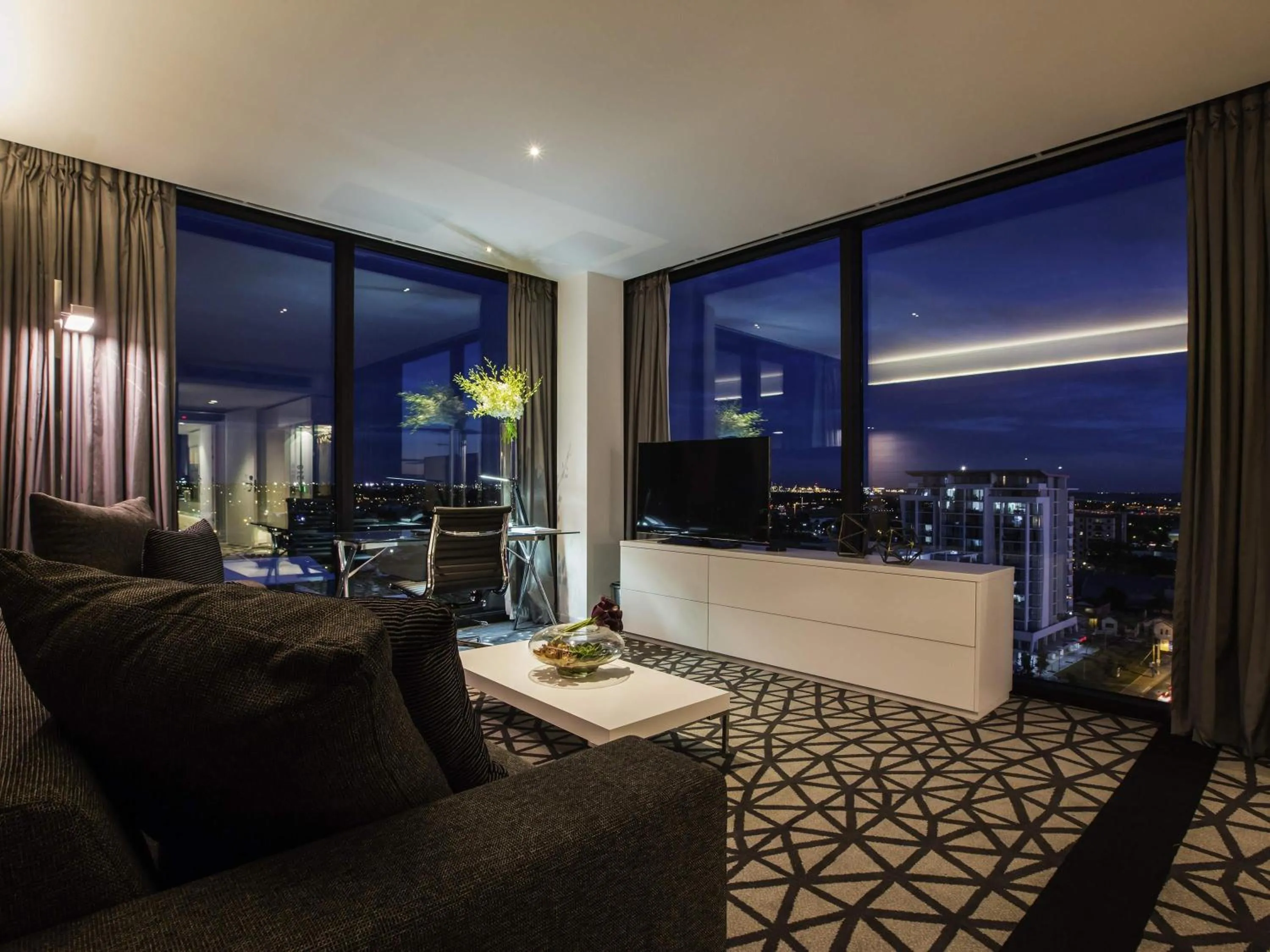 Bedroom in Pullman Sydney Airport