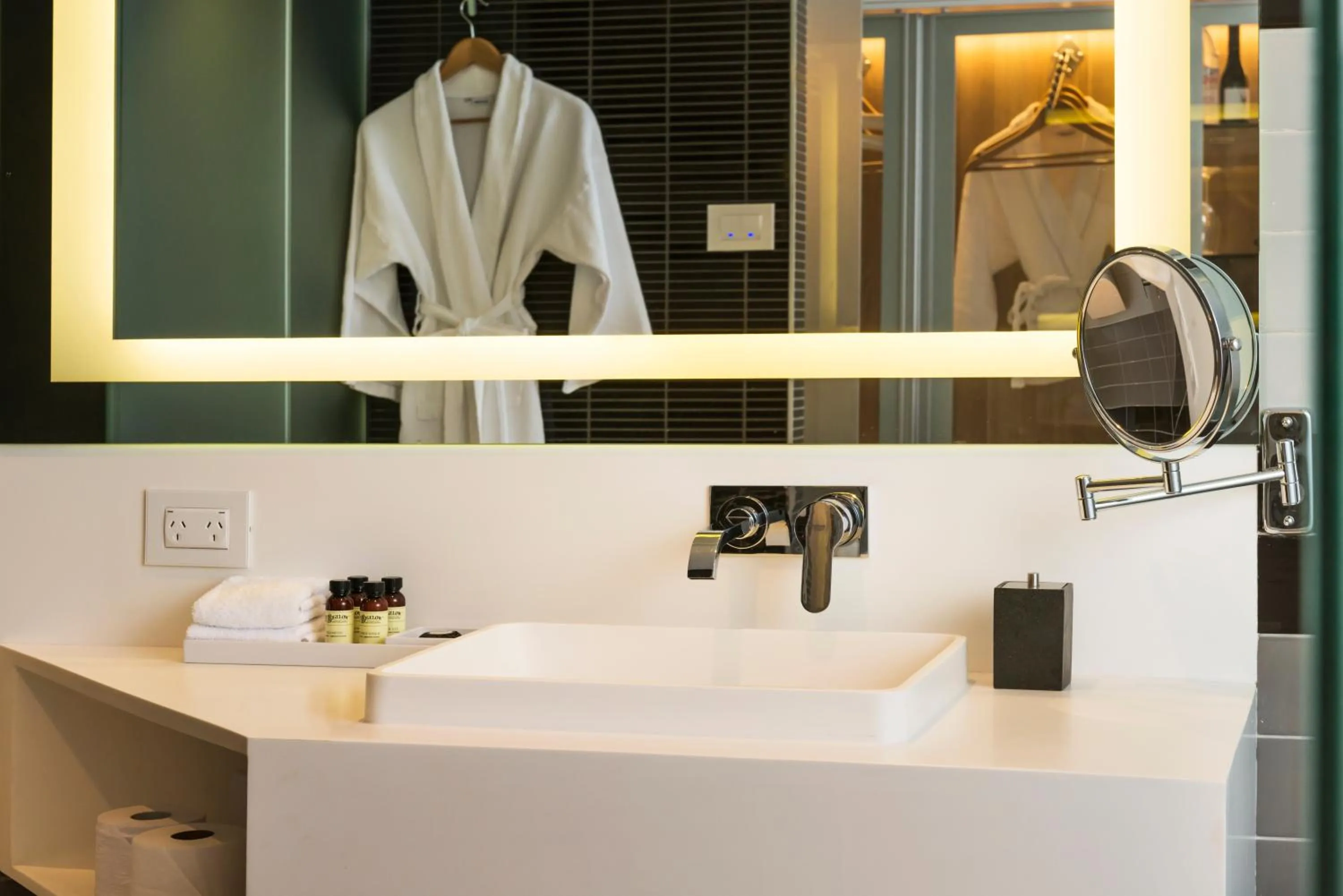 Bathroom in Pullman Sydney Airport