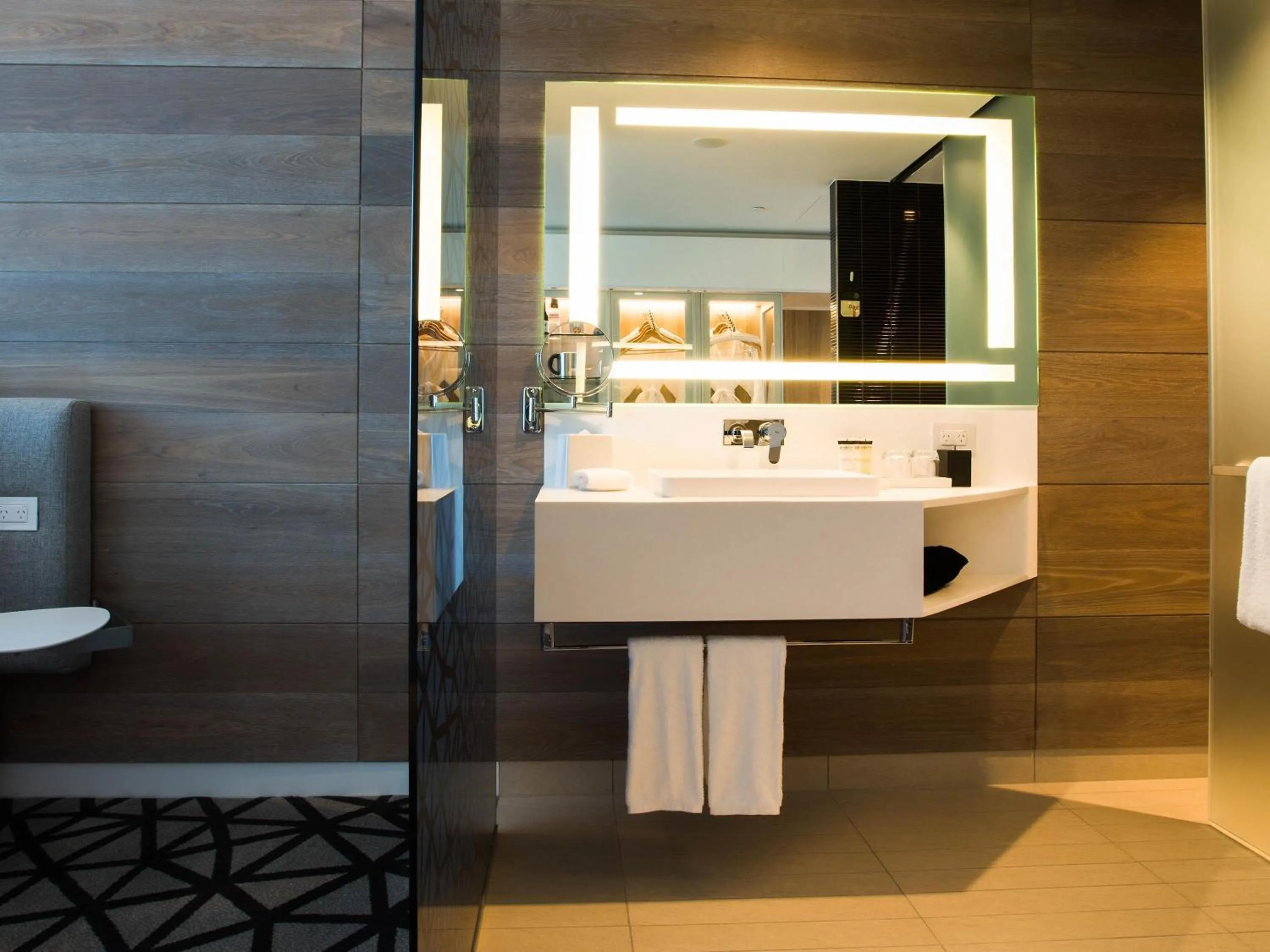 Bedroom in Pullman Sydney Airport