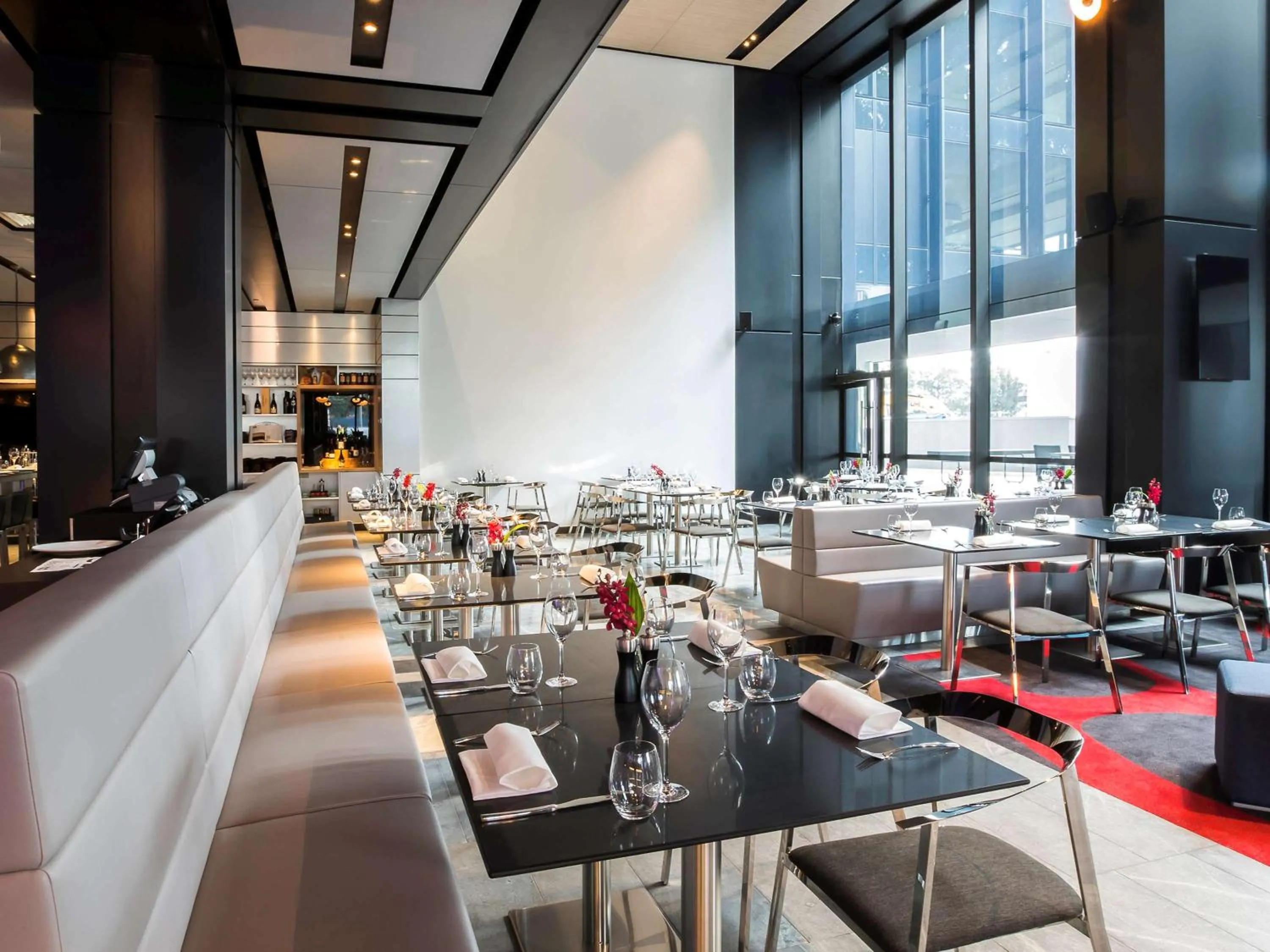 Restaurant/places to eat in Pullman Sydney Airport