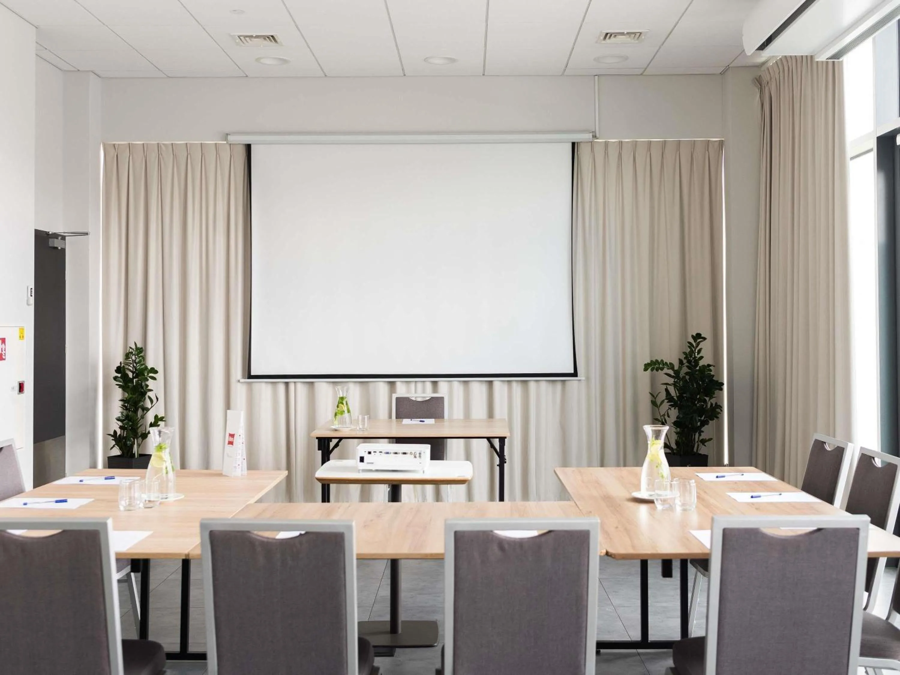 Meeting/conference room in Ibis Poznan Polnoc