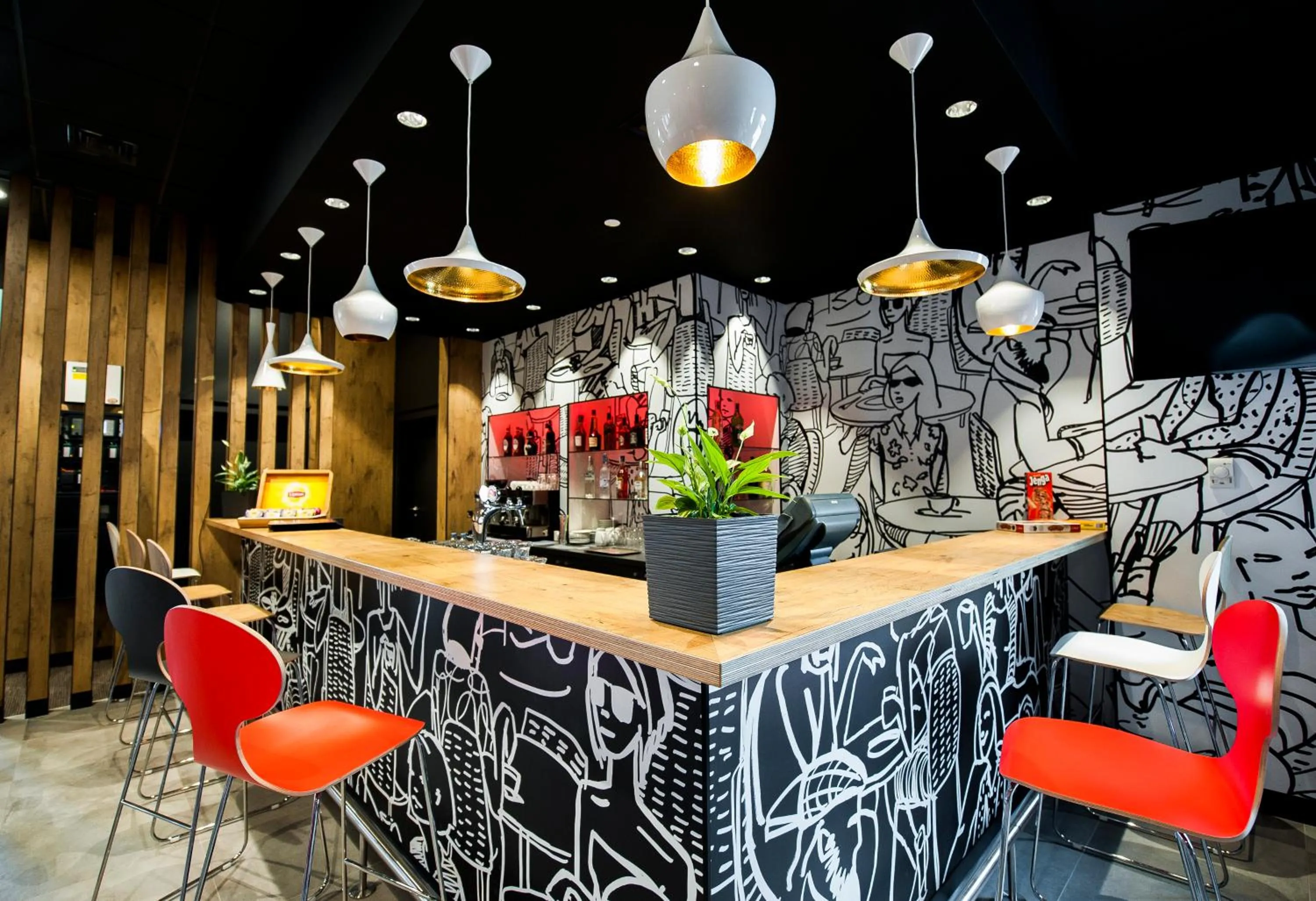 Lounge or bar in Ibis Poznan Polnoc