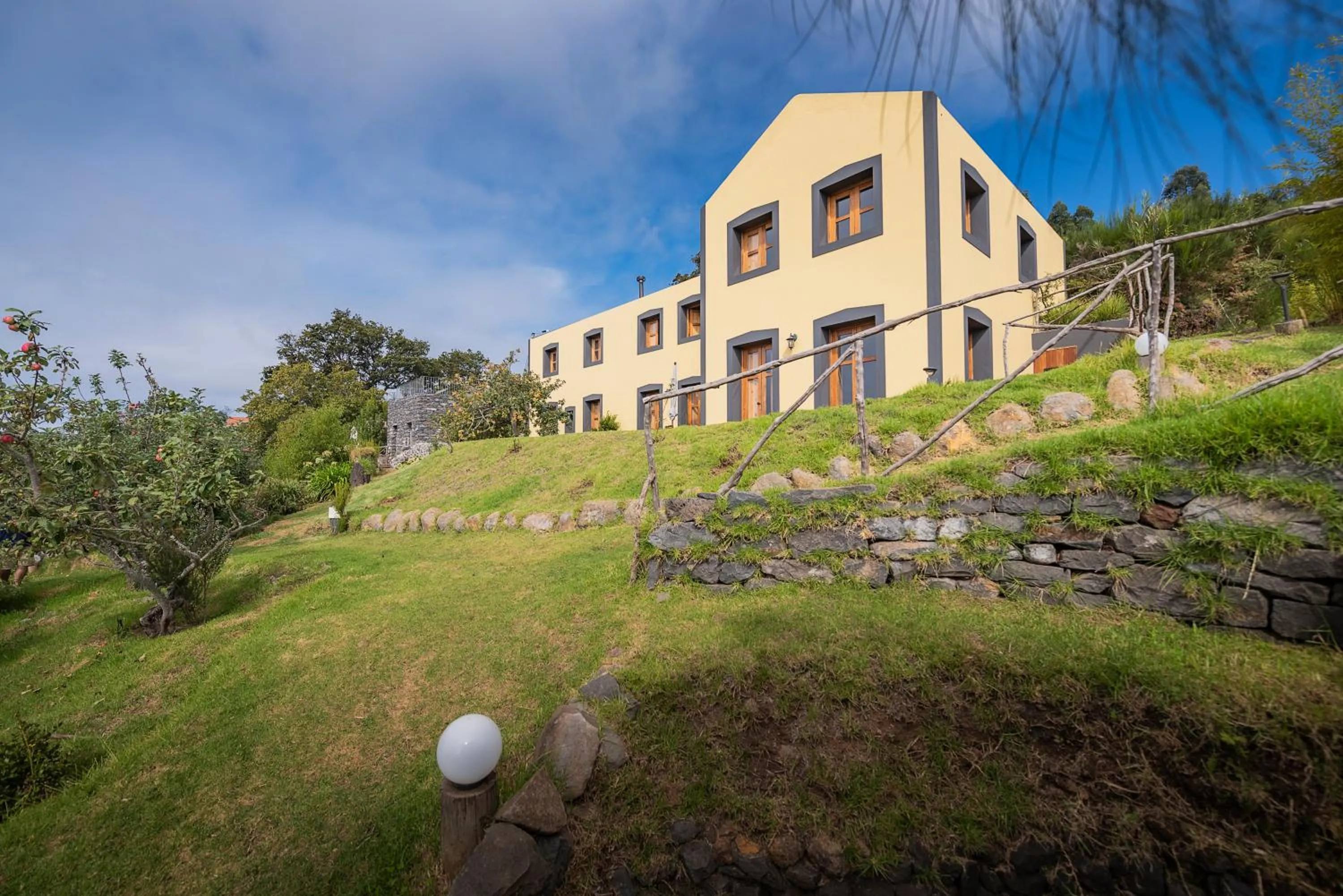 Property building in Casas da Levada