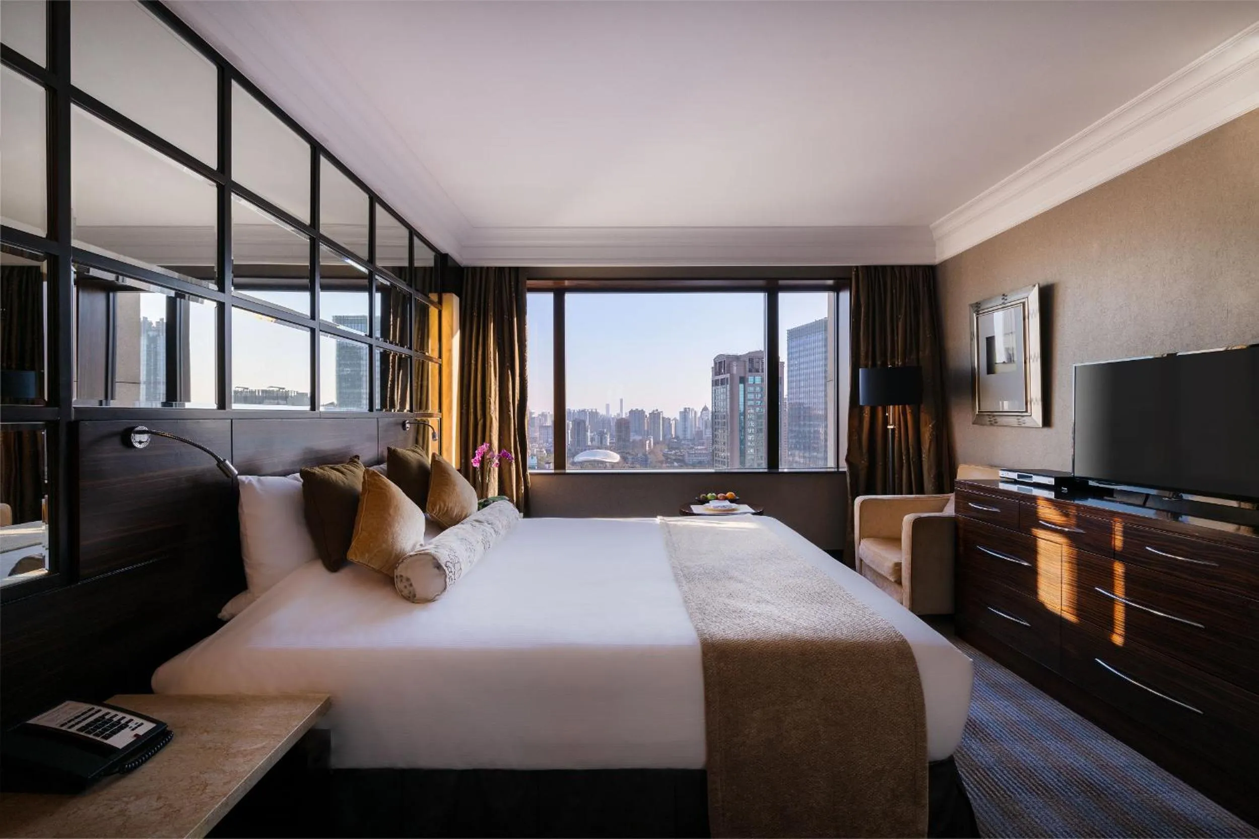 Bedroom, Bed in Okura Garden Hotel Shanghai