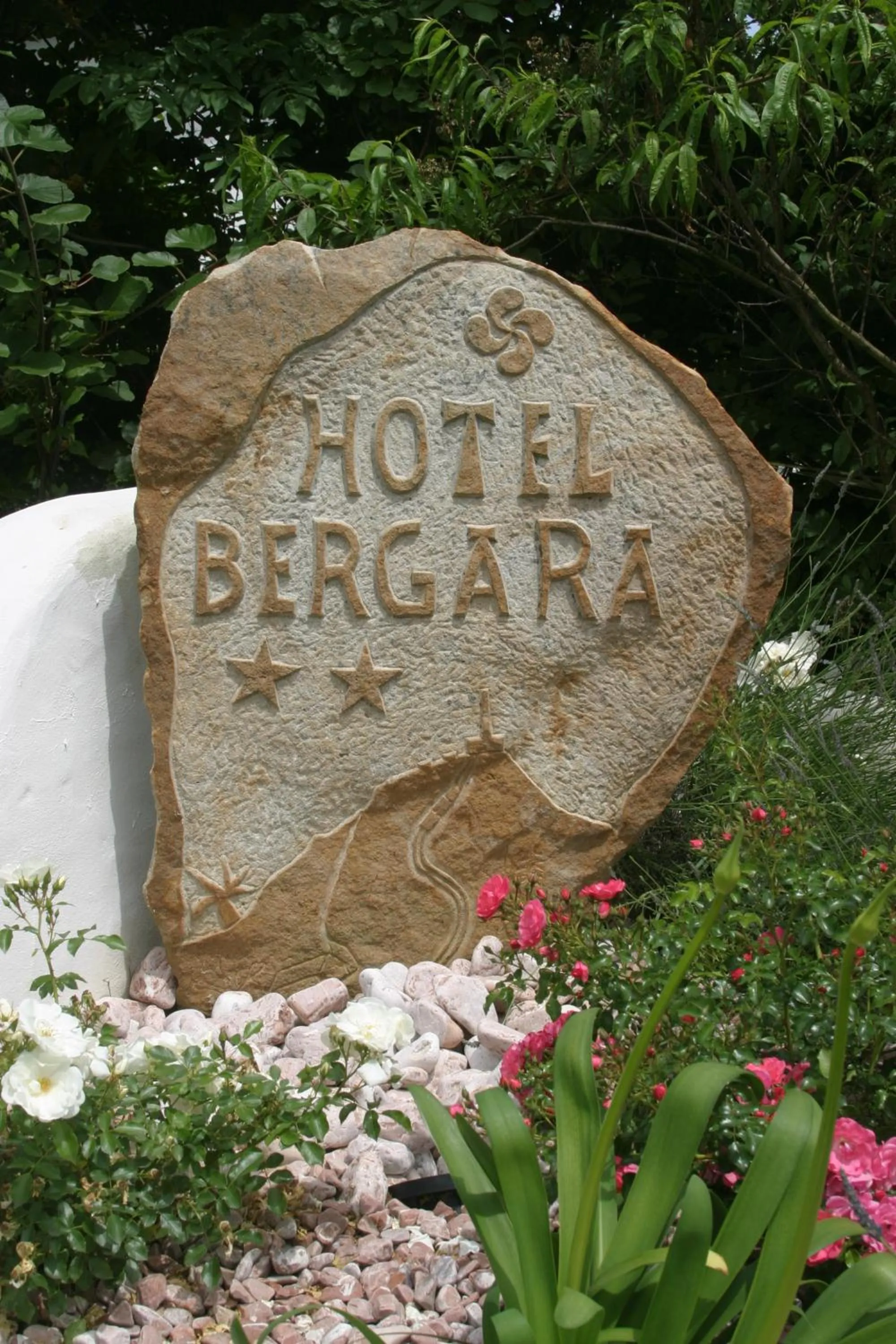 Property logo or sign in Hôtel Résidence Bergara
