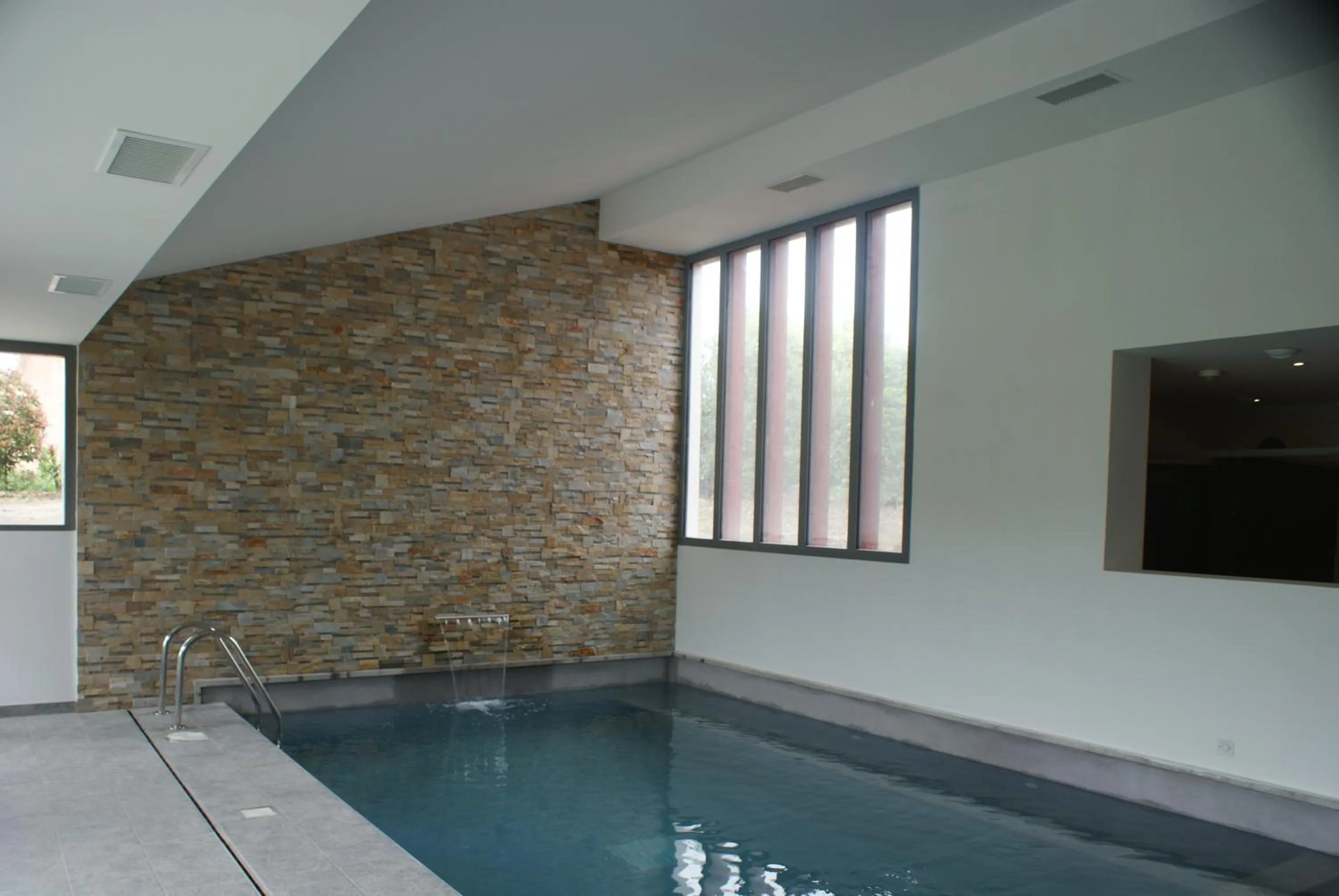 Swimming pool in Hôtel Résidence Bergara