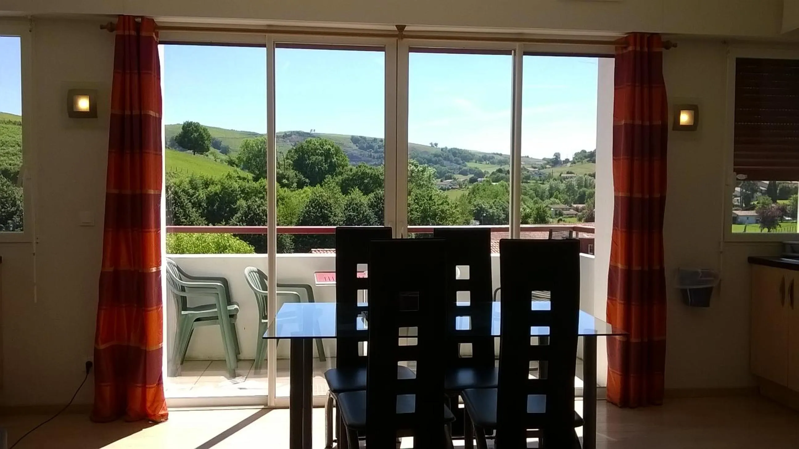 Garden view in Hôtel Résidence Bergara