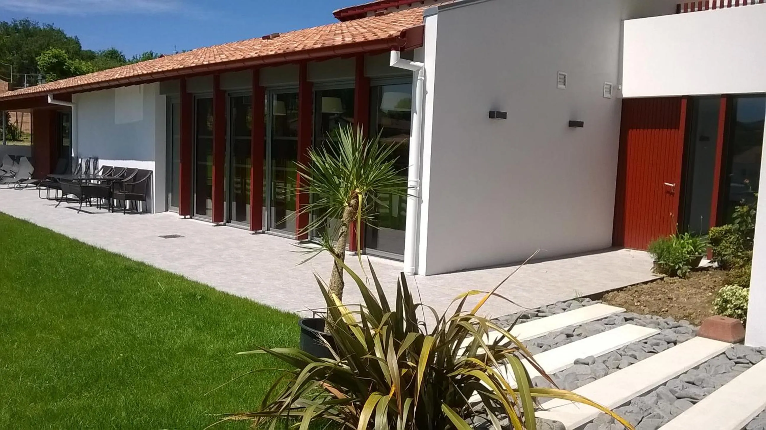 Facade/entrance in Hôtel Résidence Bergara
