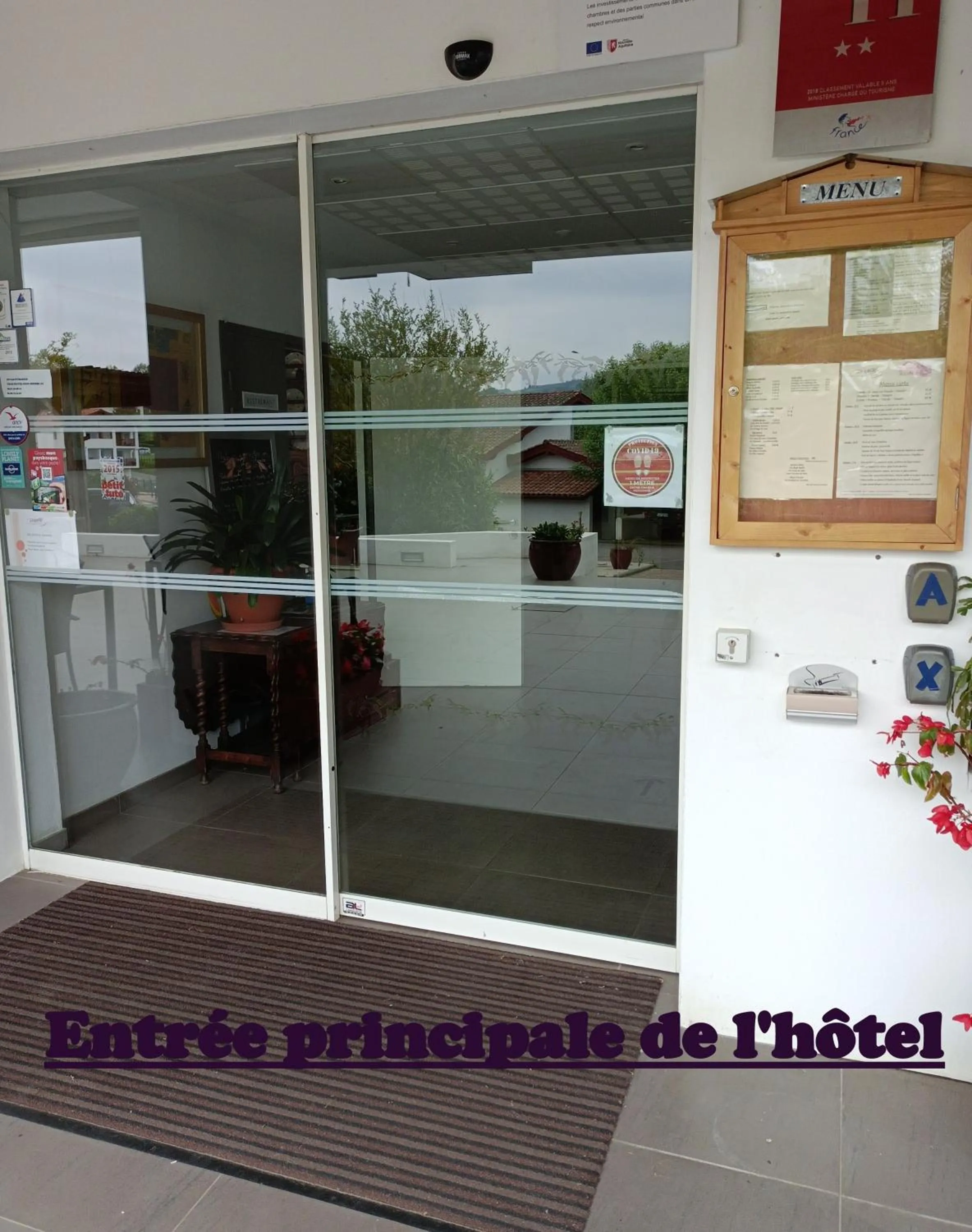 Property building in Hôtel Résidence Bergara