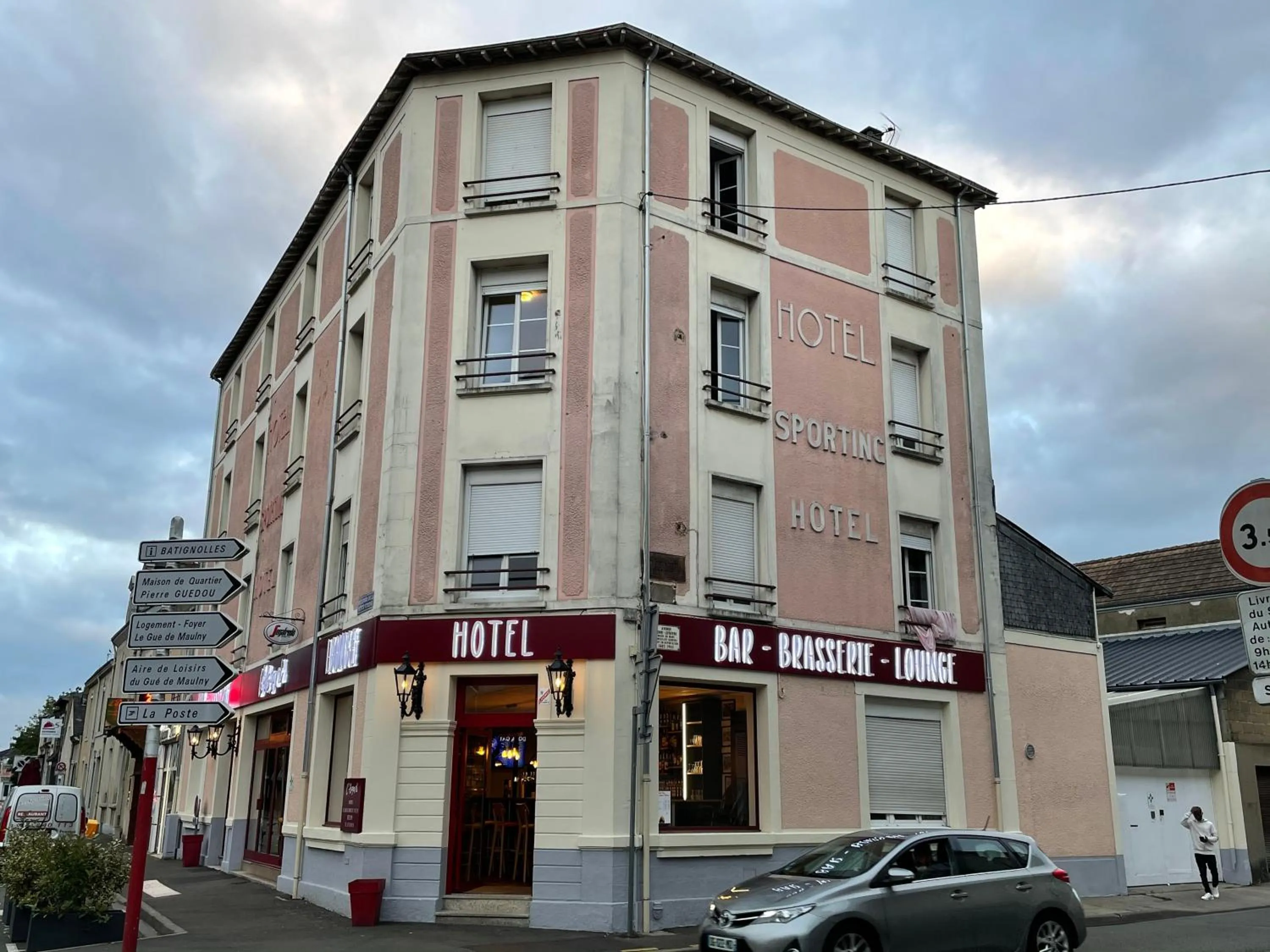 Property building in Le Sporting