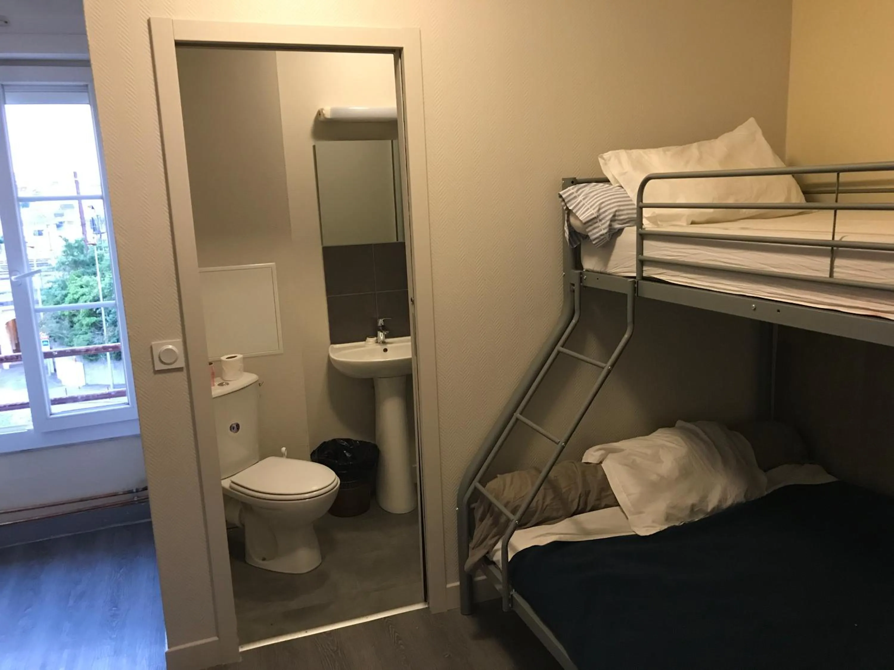Bathroom, Bed in Le Sporting