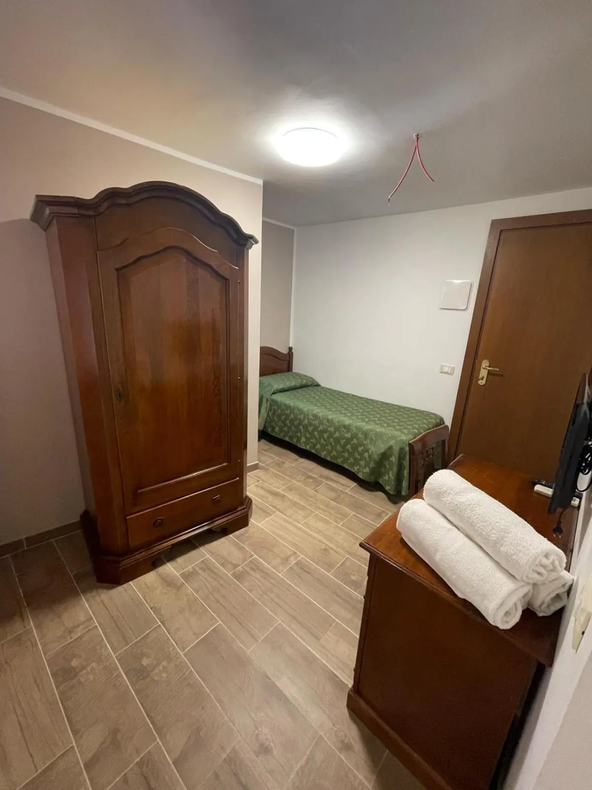 Triple Room with Private Bathroom in Hotel Cortese