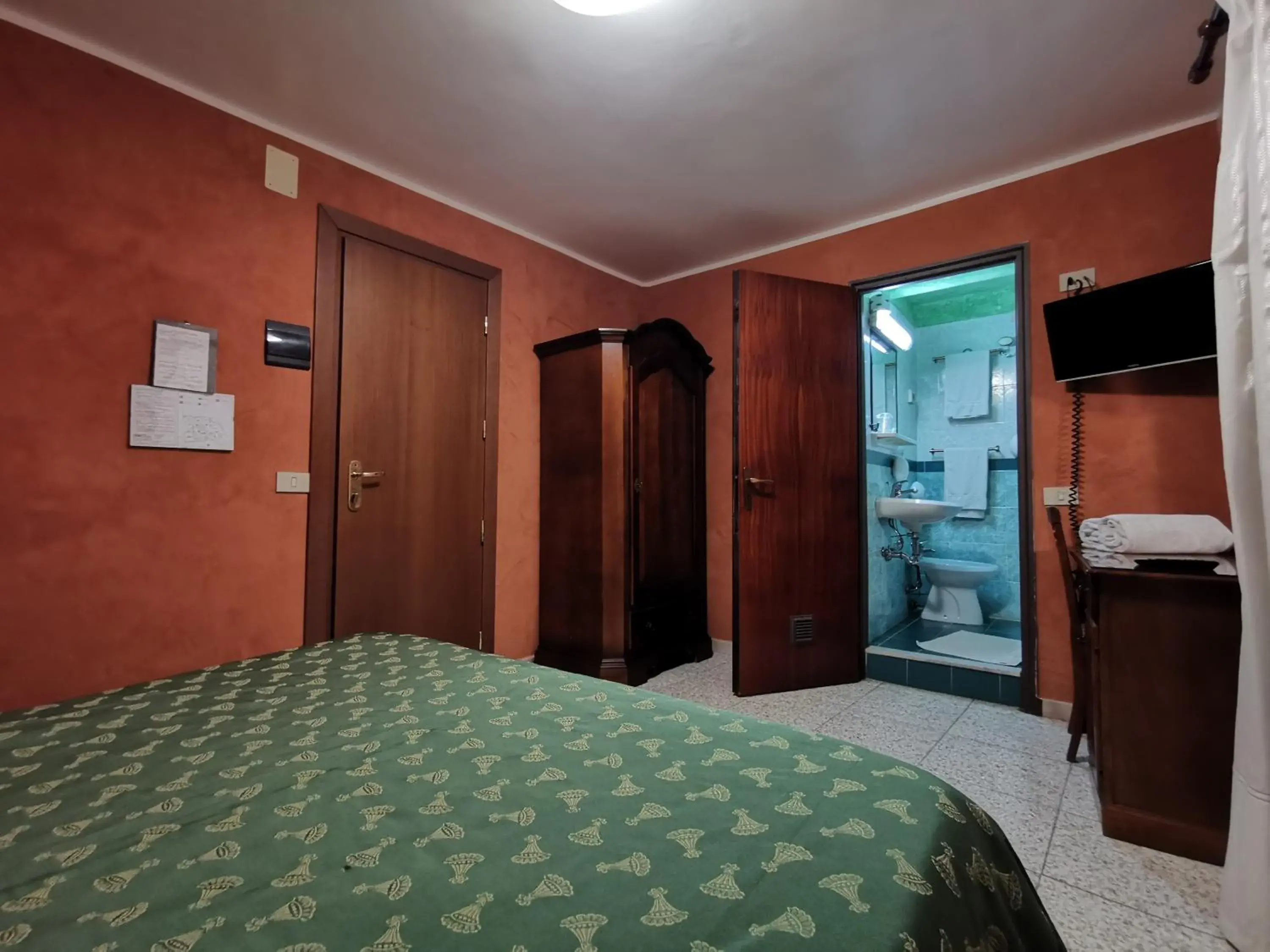Double or Twin Room with Private Bathroom in Hotel Cortese Double or Twin Room with Private Bathroom in Hotel Cortese
