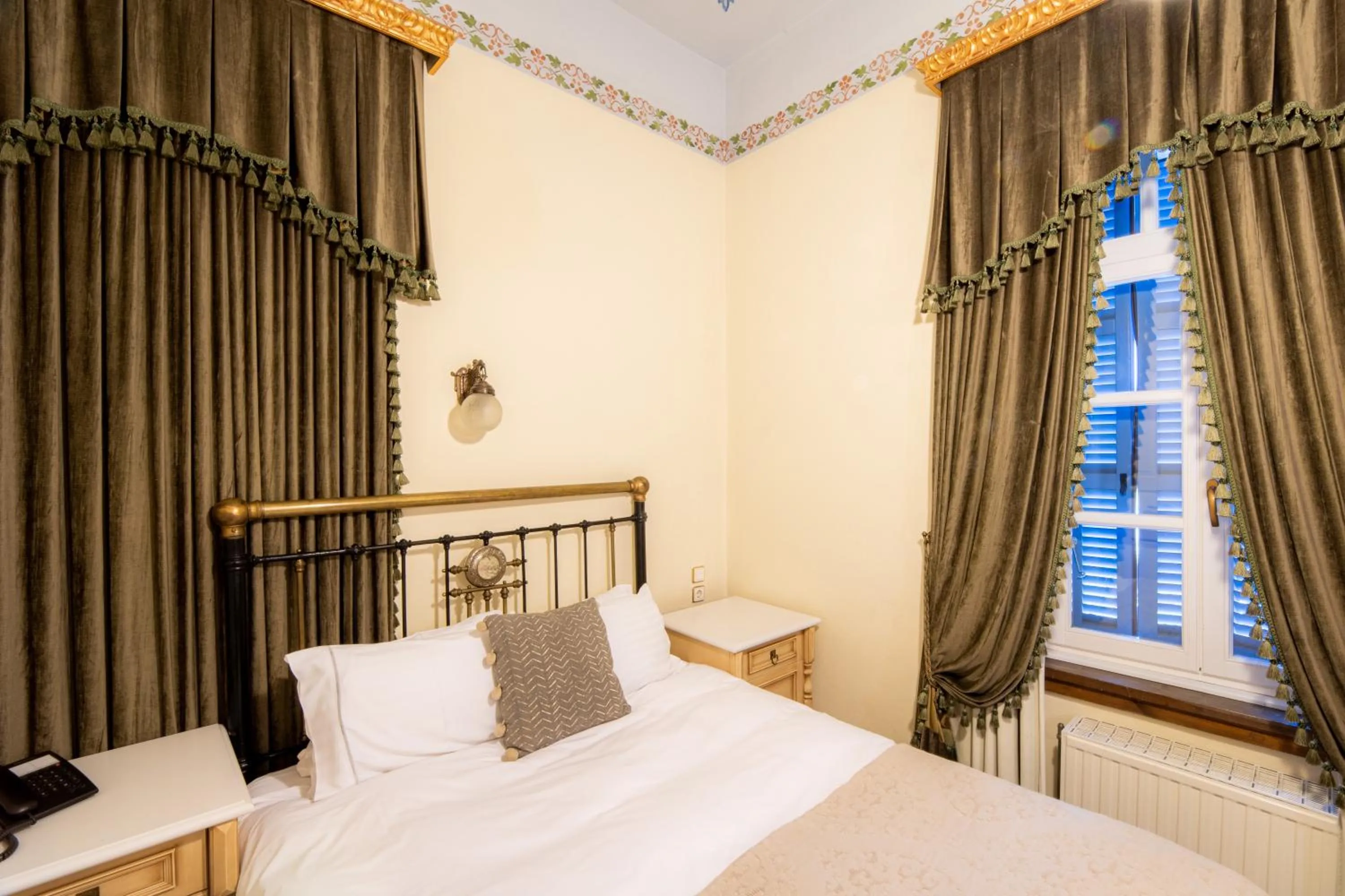 Bed in Archontiko Naoumidi