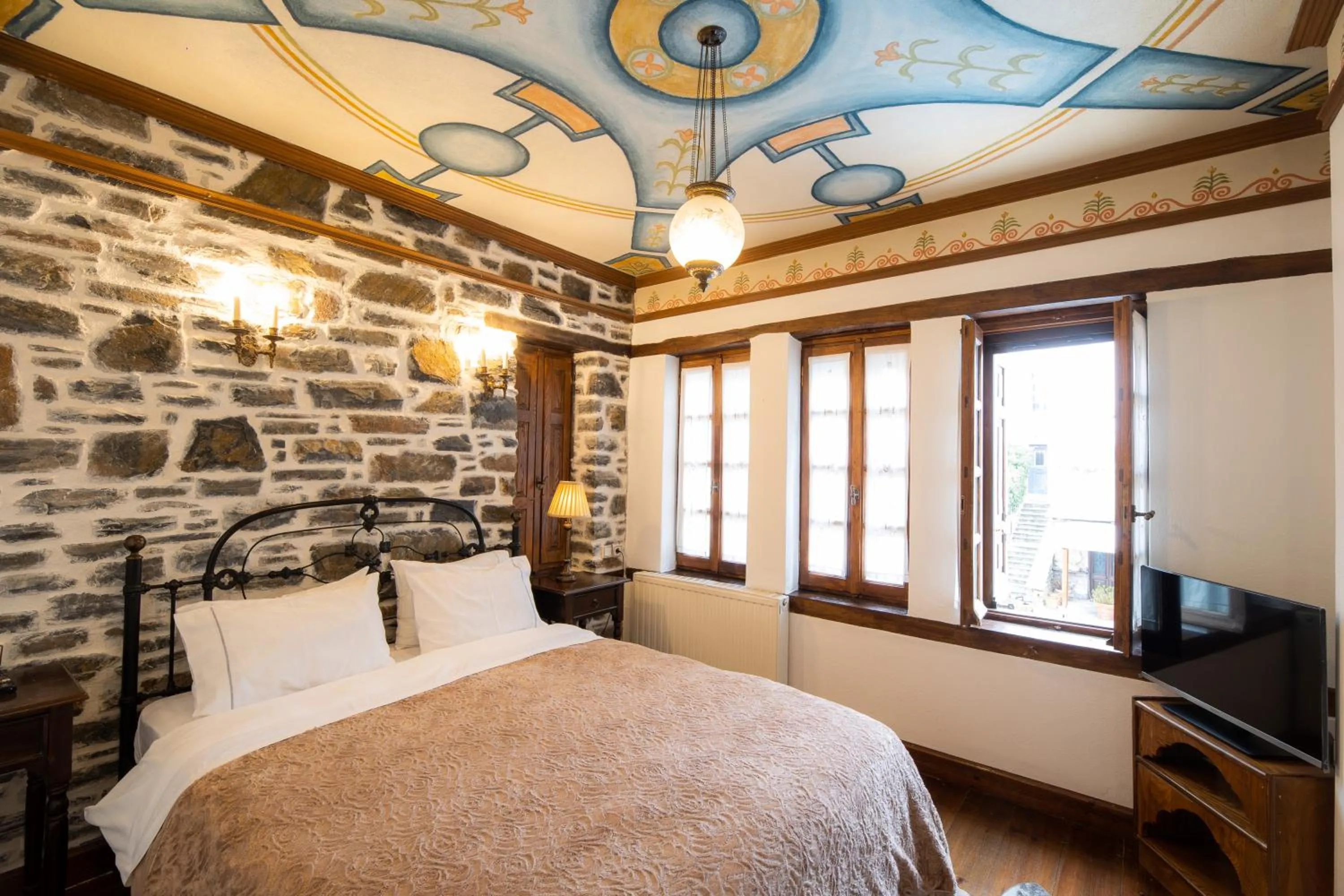 Bed in Archontiko Naoumidi