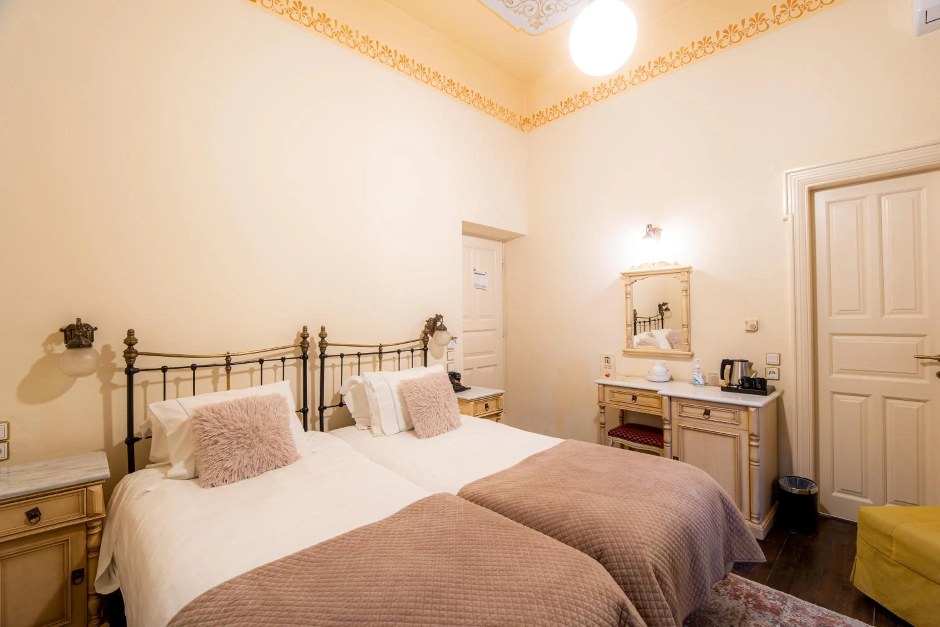 Bed in Archontiko Naoumidi