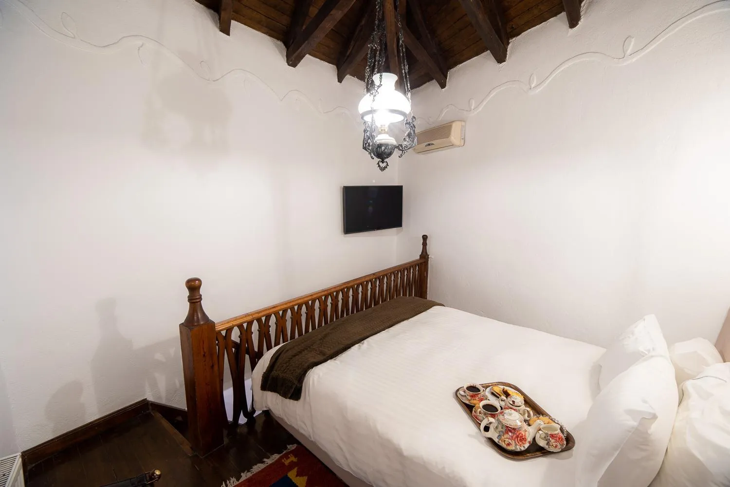 Bed in Archontiko Naoumidi