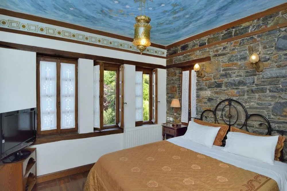 Bed in Archontiko Naoumidi