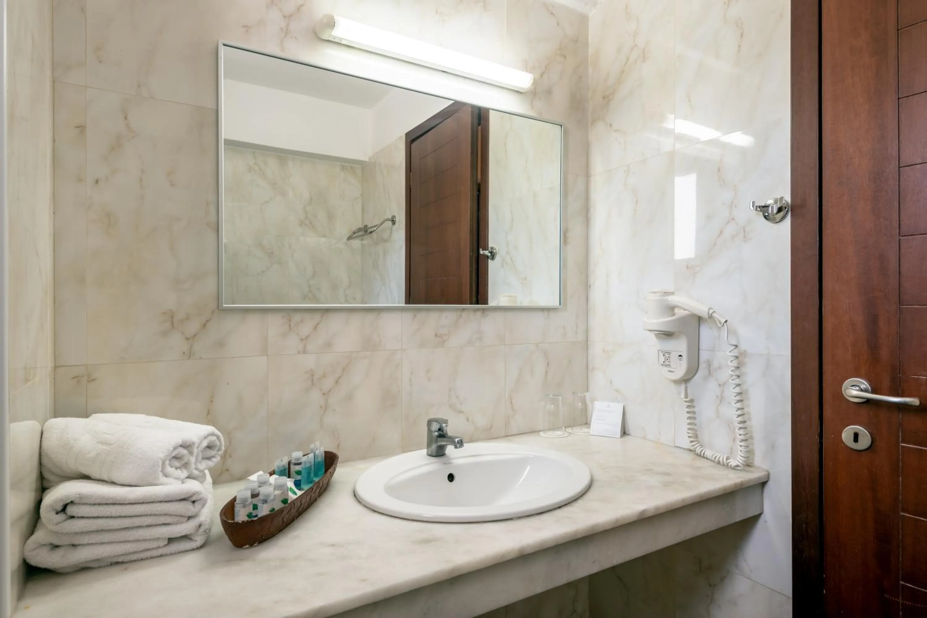 Bathroom in Mediterraneo Hotel