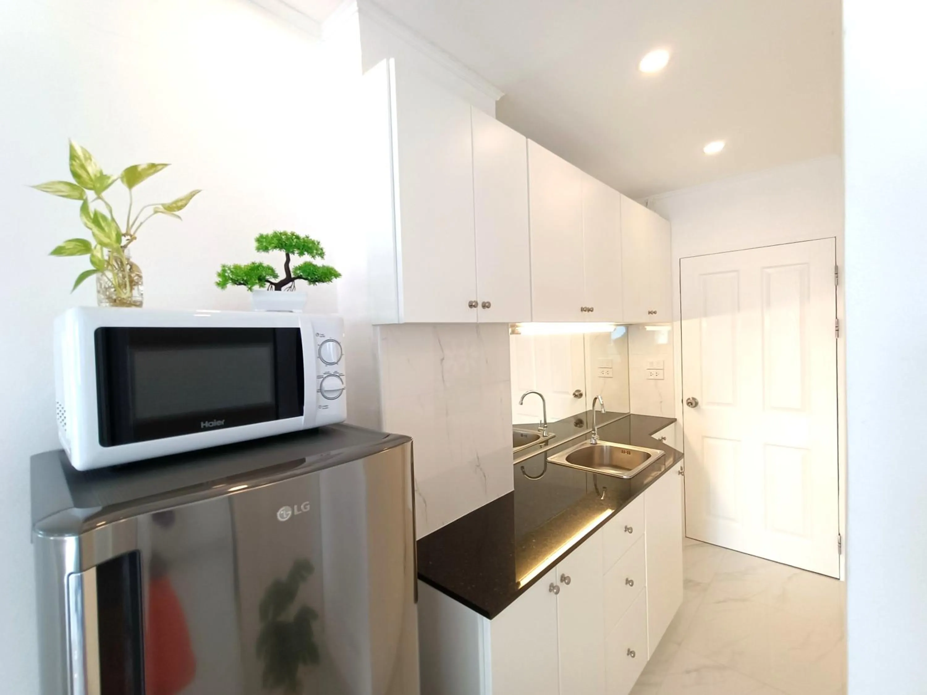 kitchen in Sea View Beachfront Condos Pattaya Jomtien Beach