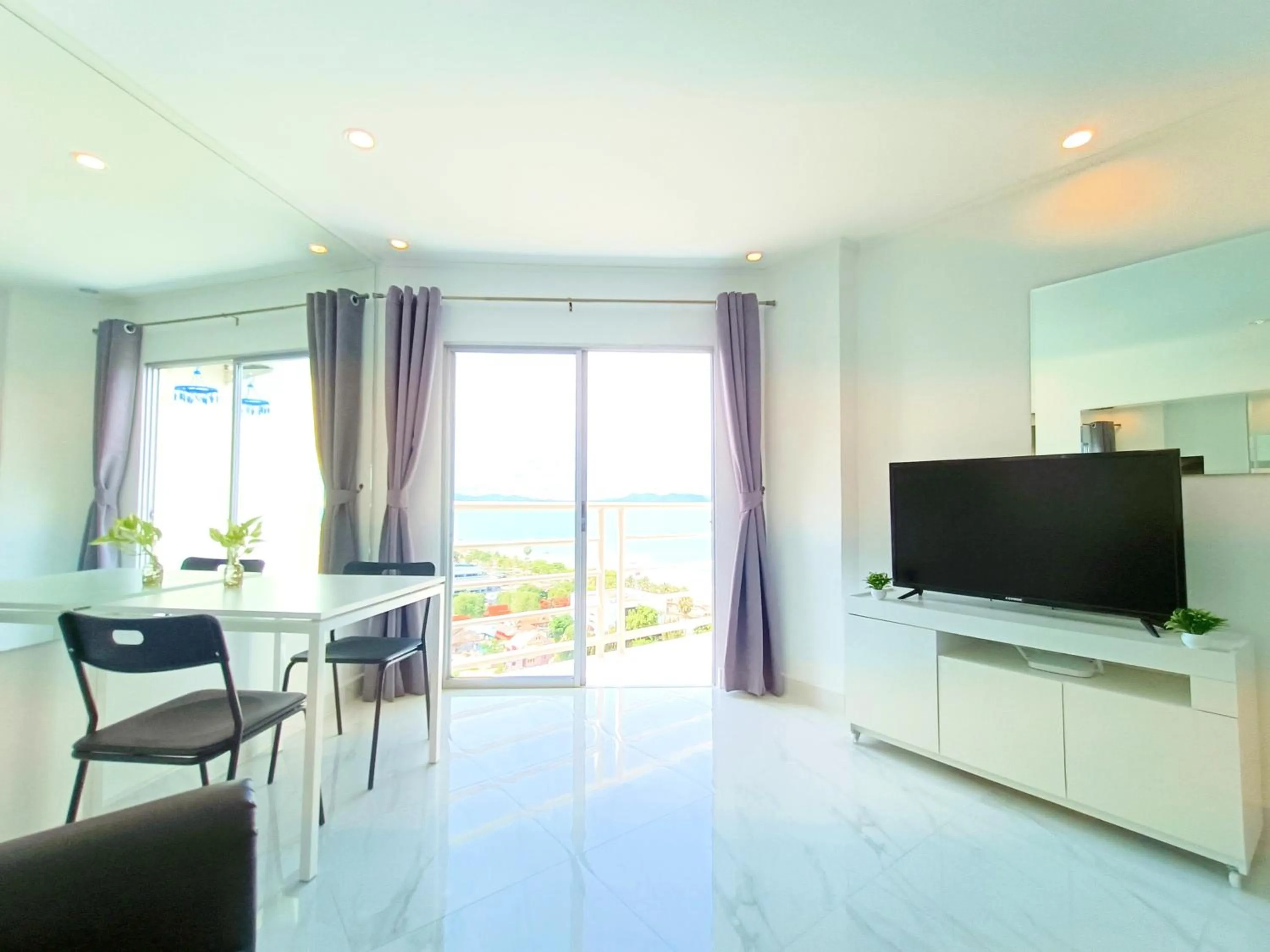 TV and multimedia in Sea View Beachfront Condos Pattaya Jomtien Beach