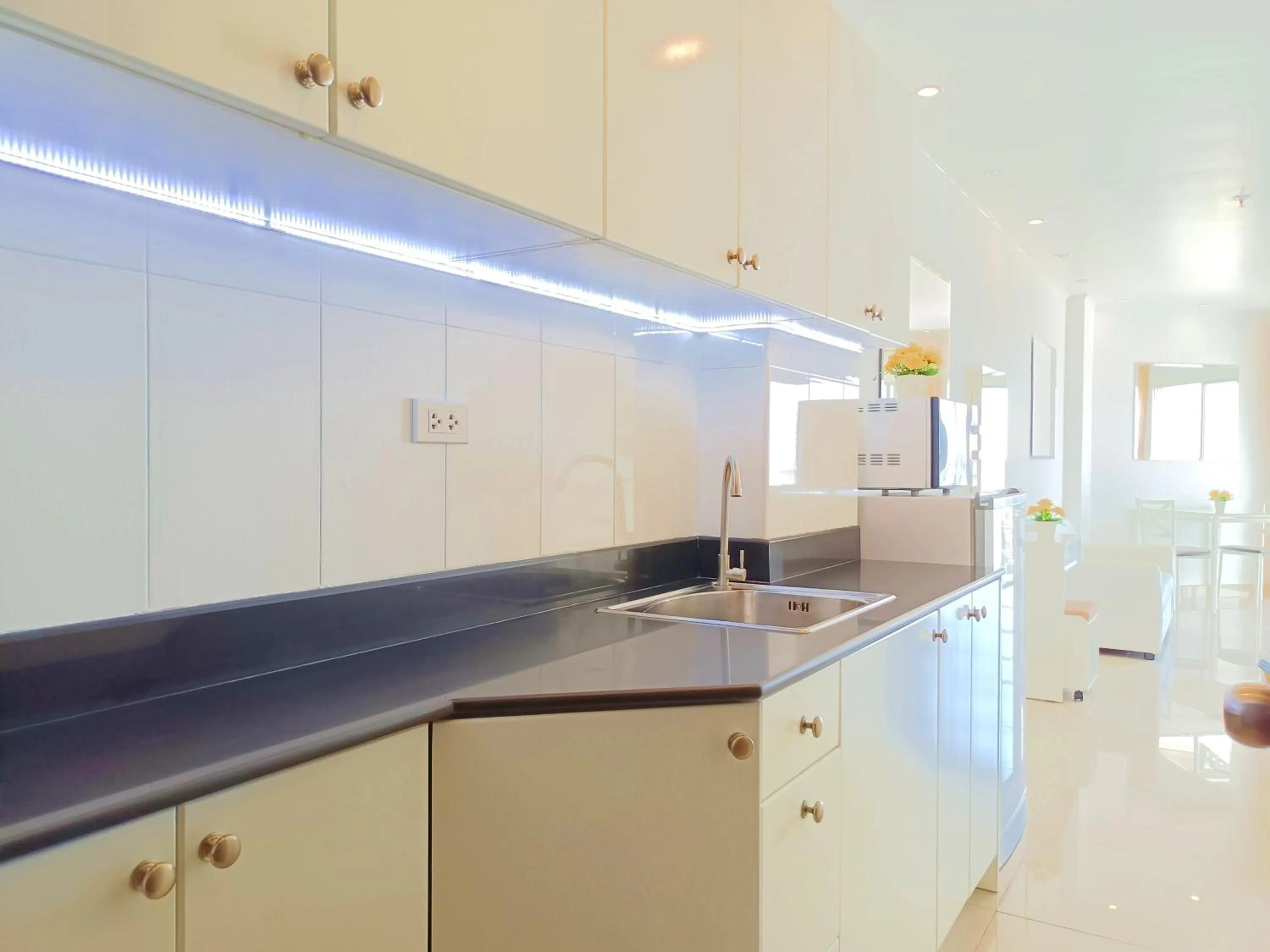 Photo of the whole room in Sea View Beachfront Condos Pattaya Jomtien Beach