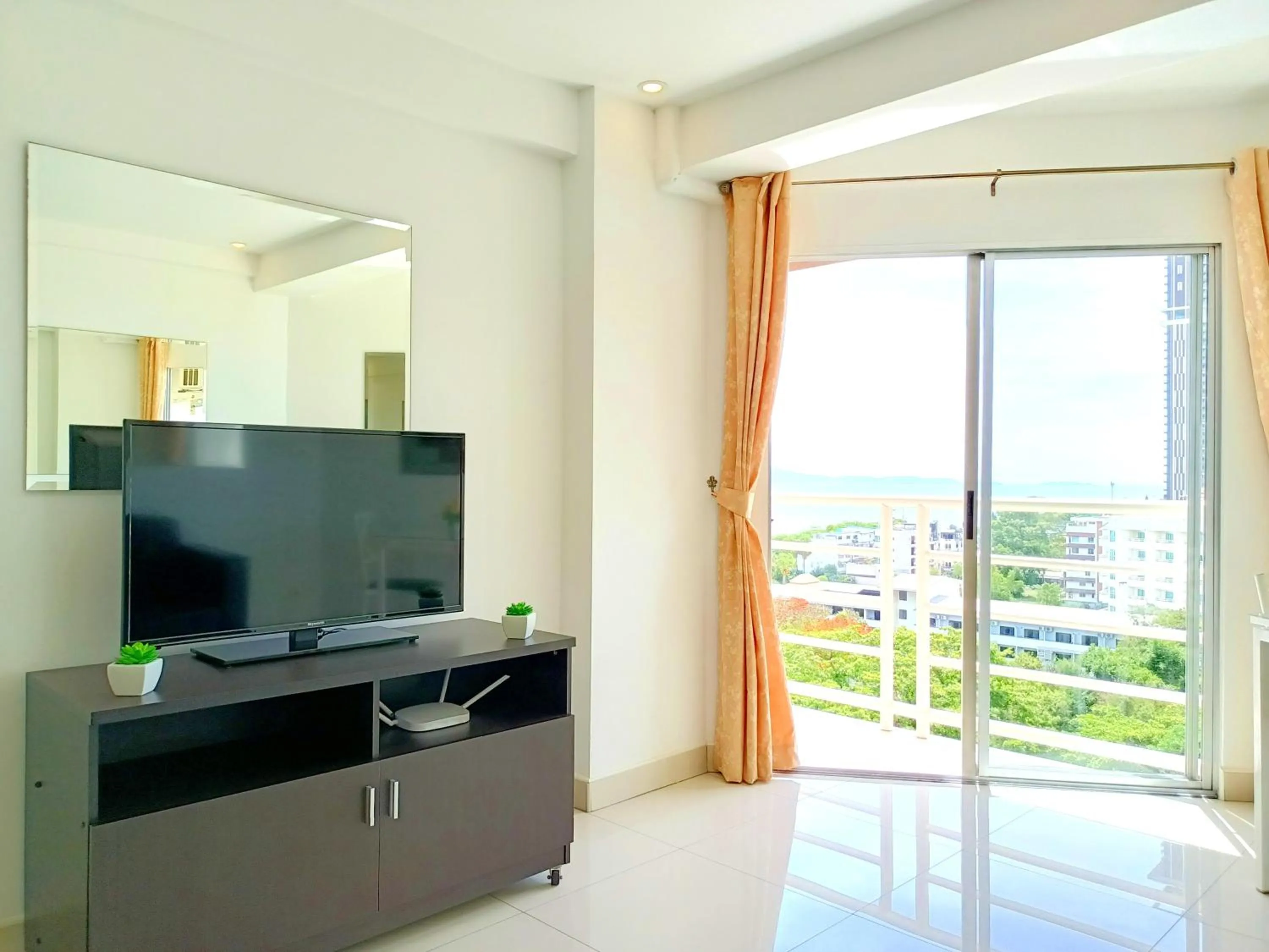 Photo of the whole room in Sea View Beachfront Condos Pattaya Jomtien Beach