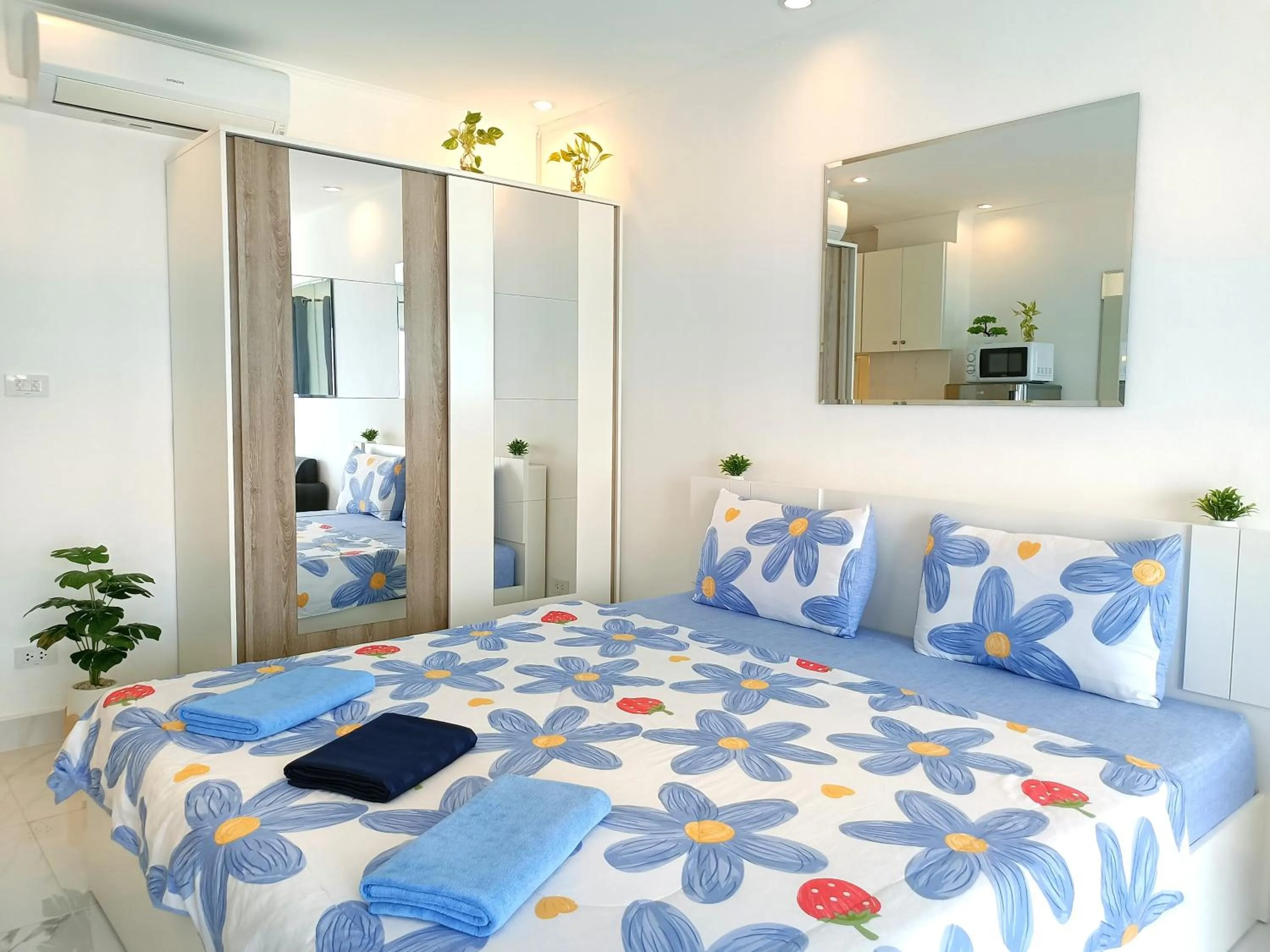 Bed in Sea View Beachfront Condos Pattaya Jomtien Beach