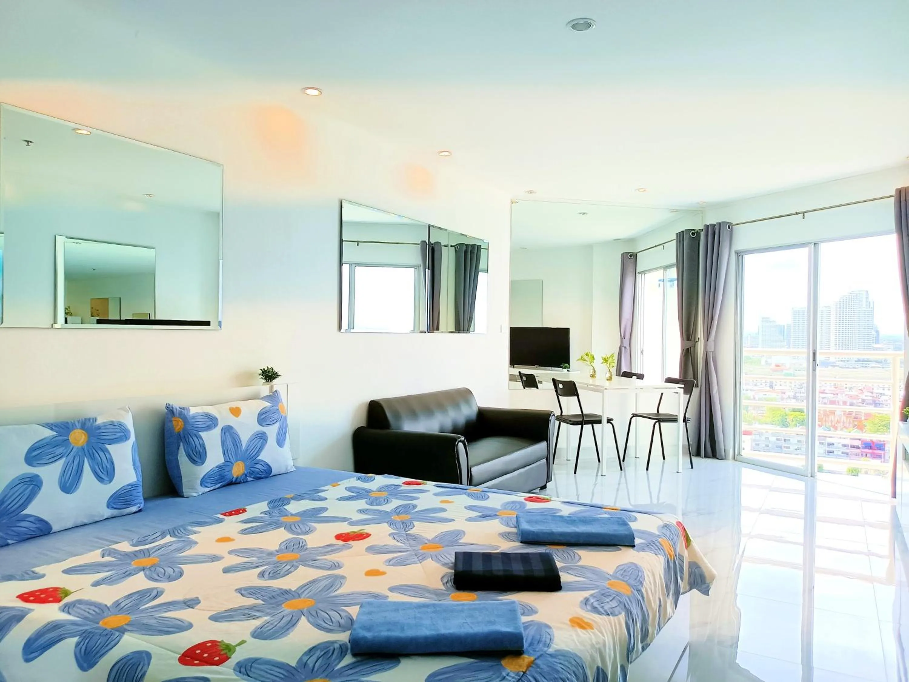 Bed in Sea View Beachfront Condos Pattaya Jomtien Beach