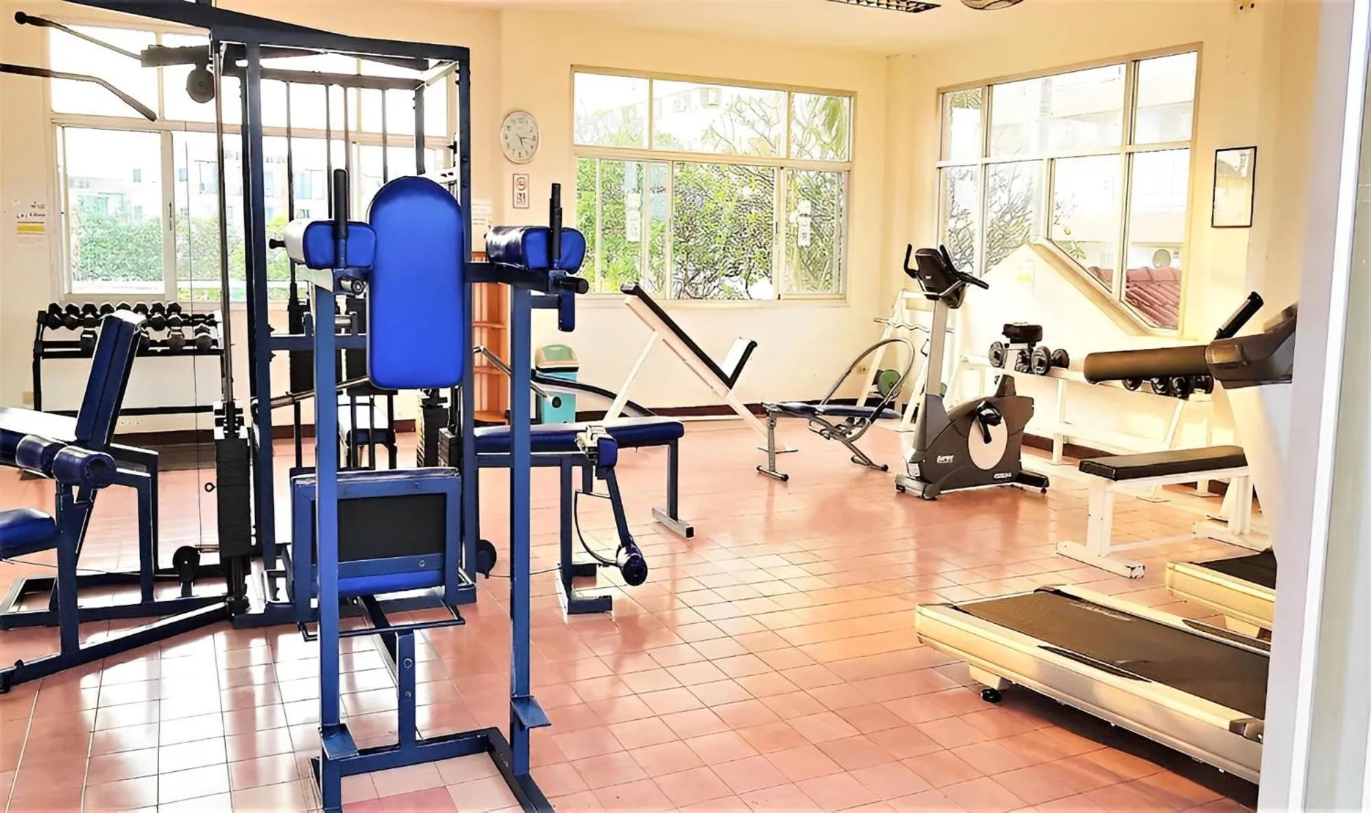 Fitness centre/facilities in Sea View Beachfront Condos Pattaya Jomtien Beach