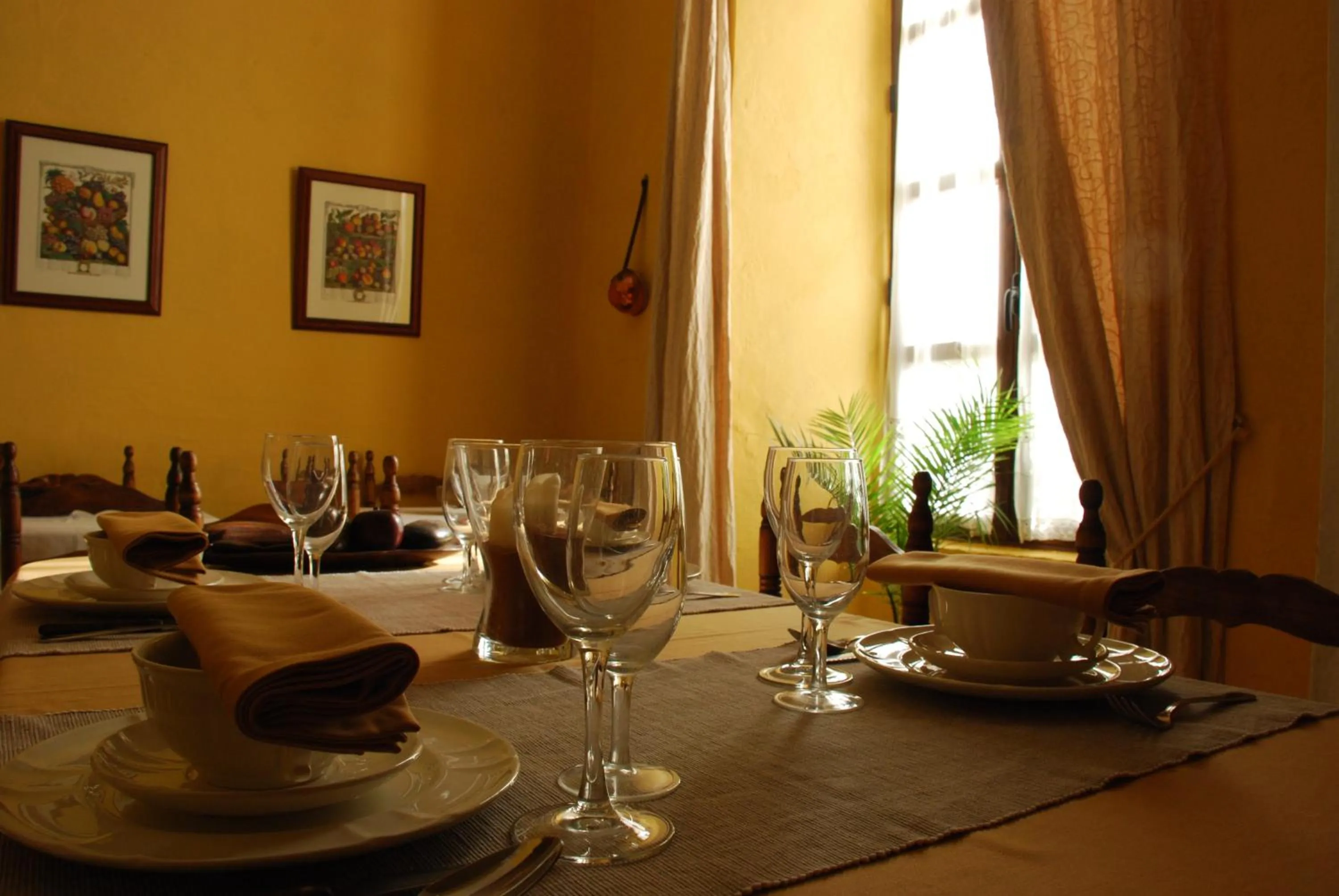 Restaurant/places to eat in Casa Rural El Aguila