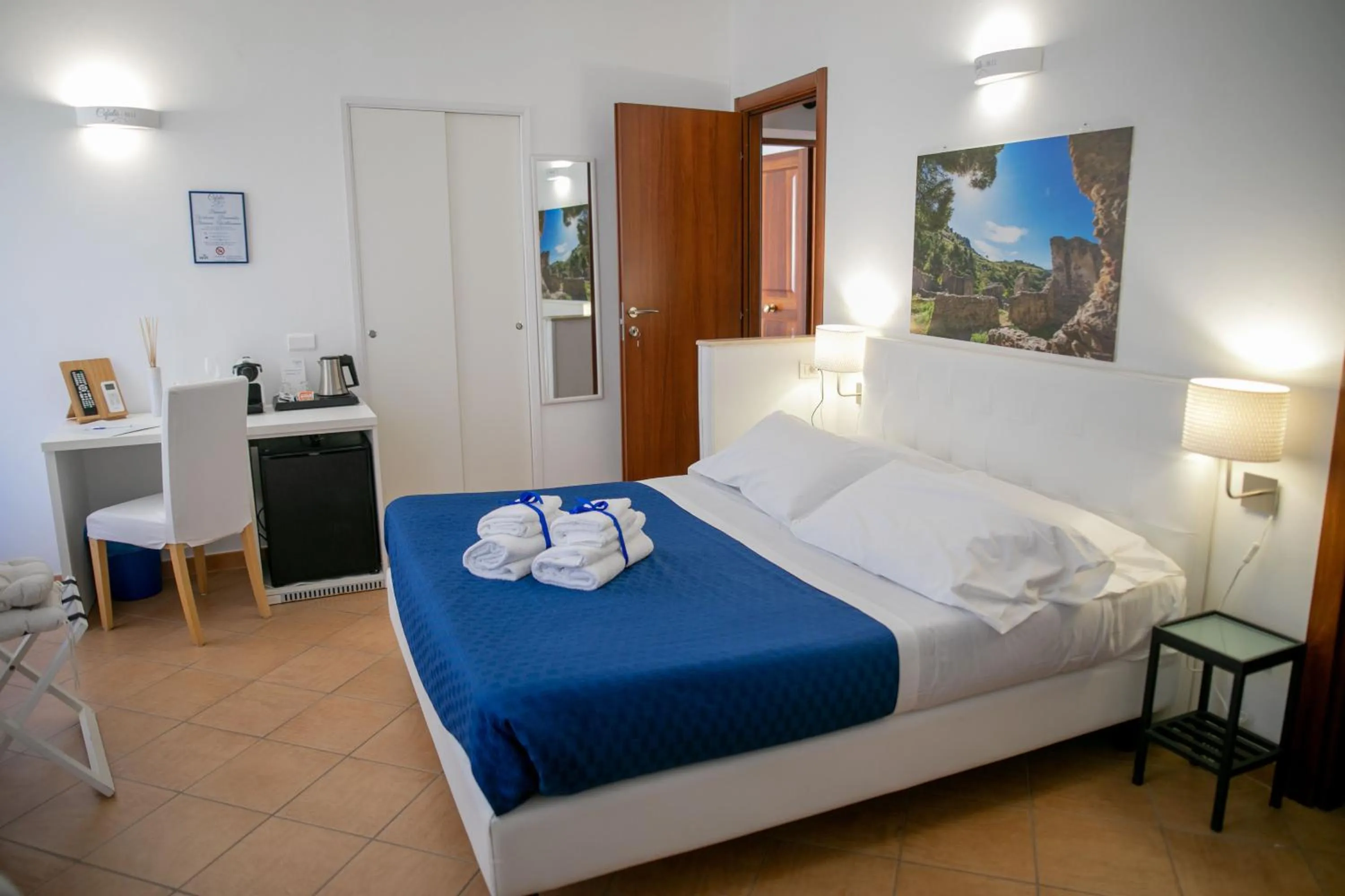 Bedroom, Bed in Cefalu in Blu