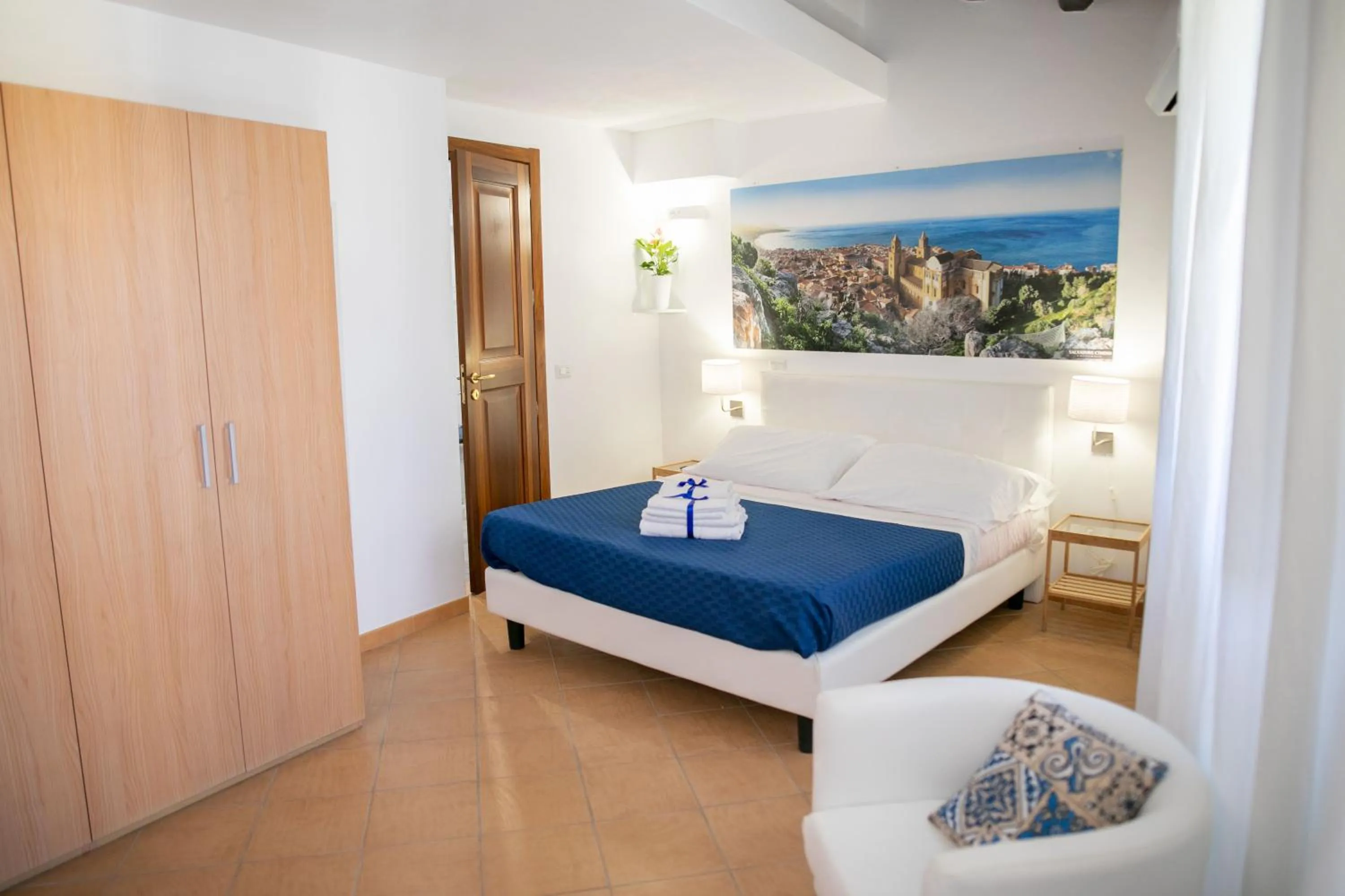 Bedroom, Bed in Cefalu in Blu
