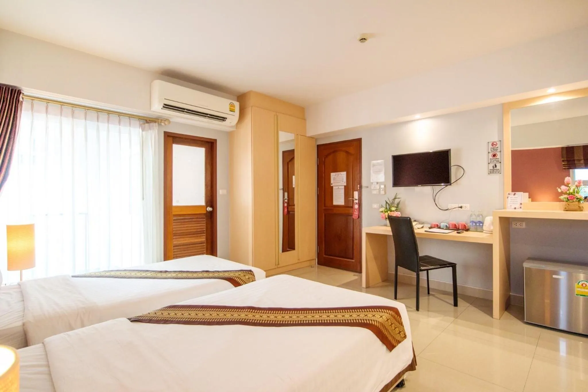 Photo of the whole room, Bed in Tubtim Siam Suvarnabhumi Hotel