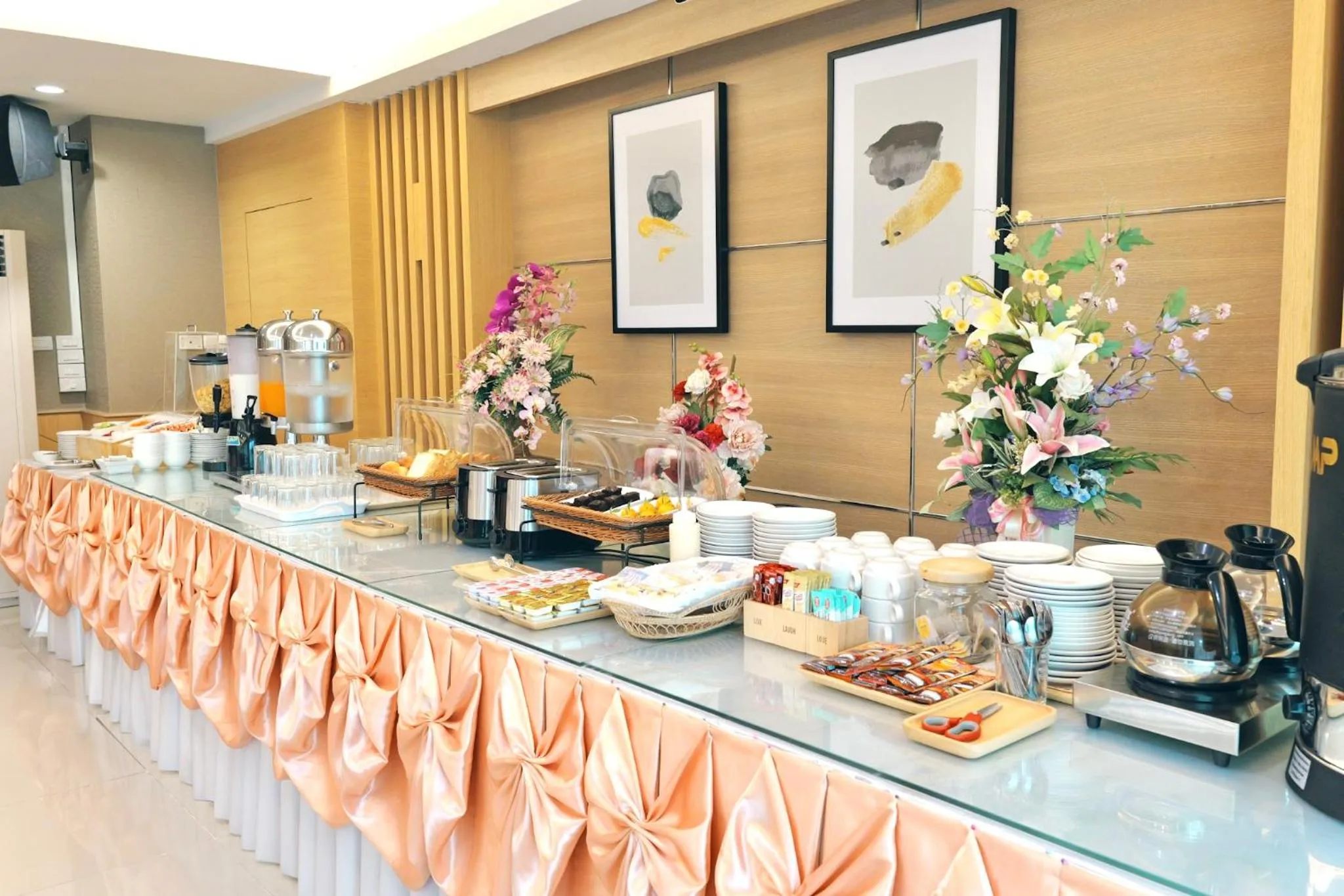 Restaurant/places to eat in Tubtim Siam Suvarnabhumi Hotel