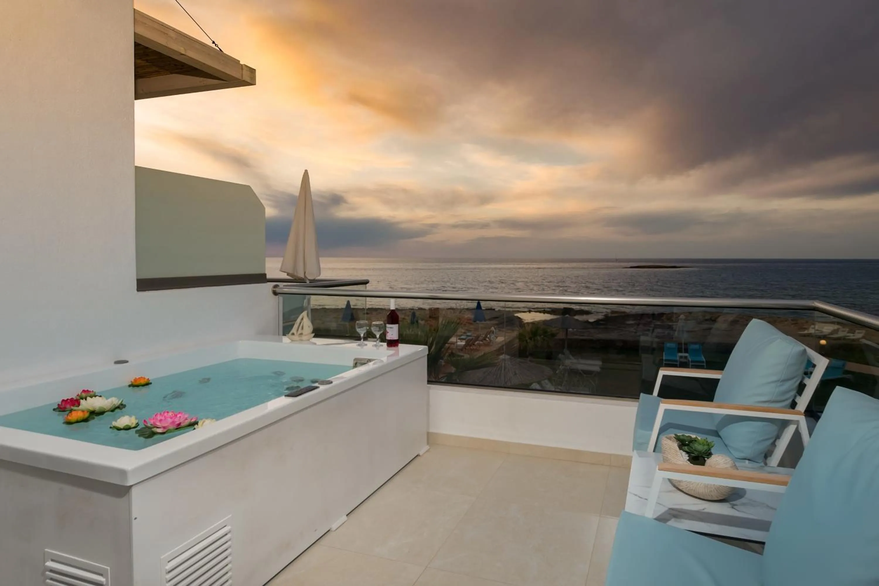 Hot Tub in Pyrgos Beach Hotel Apartments