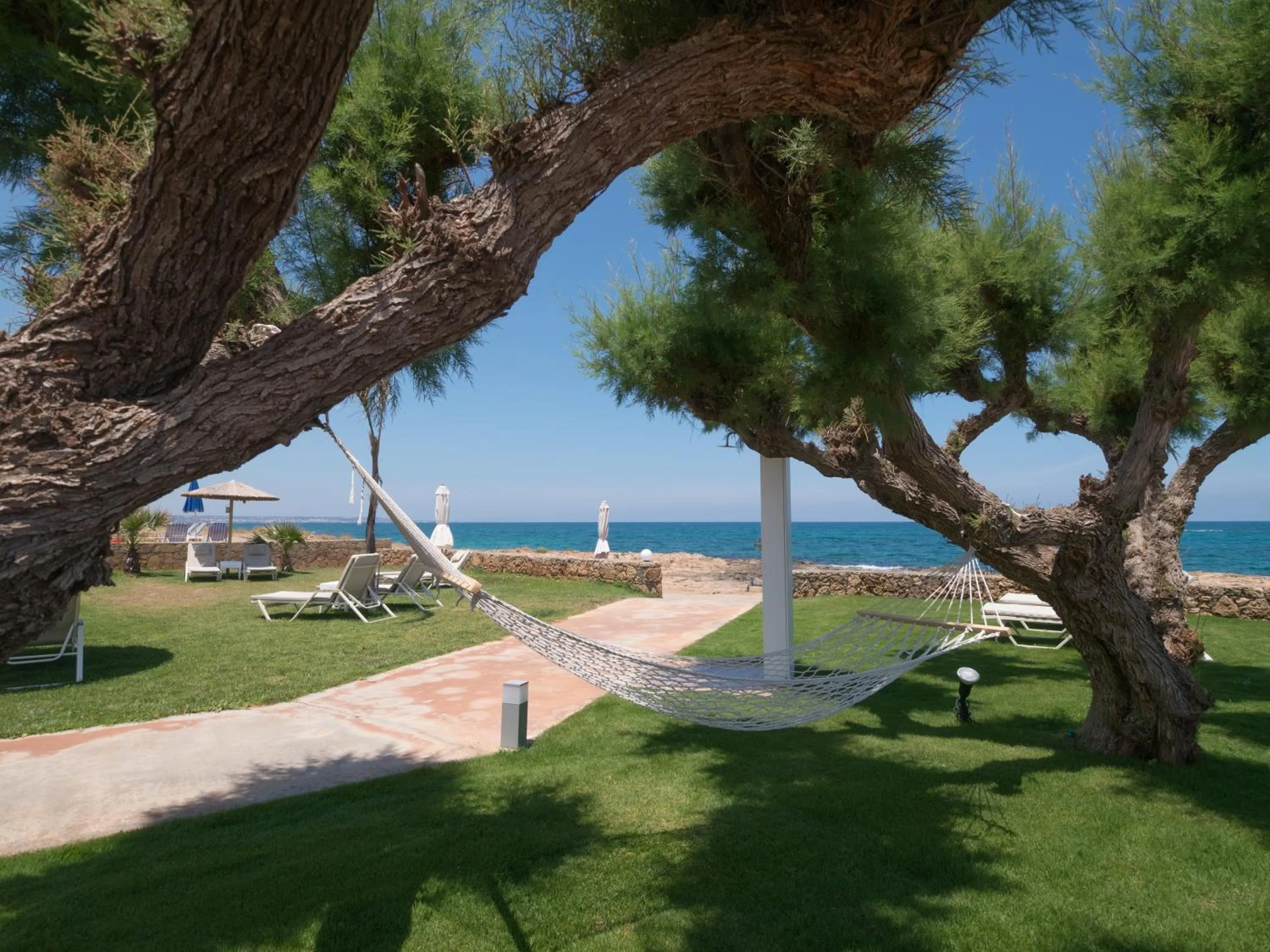 Garden in Pyrgos Beach Hotel Apartments