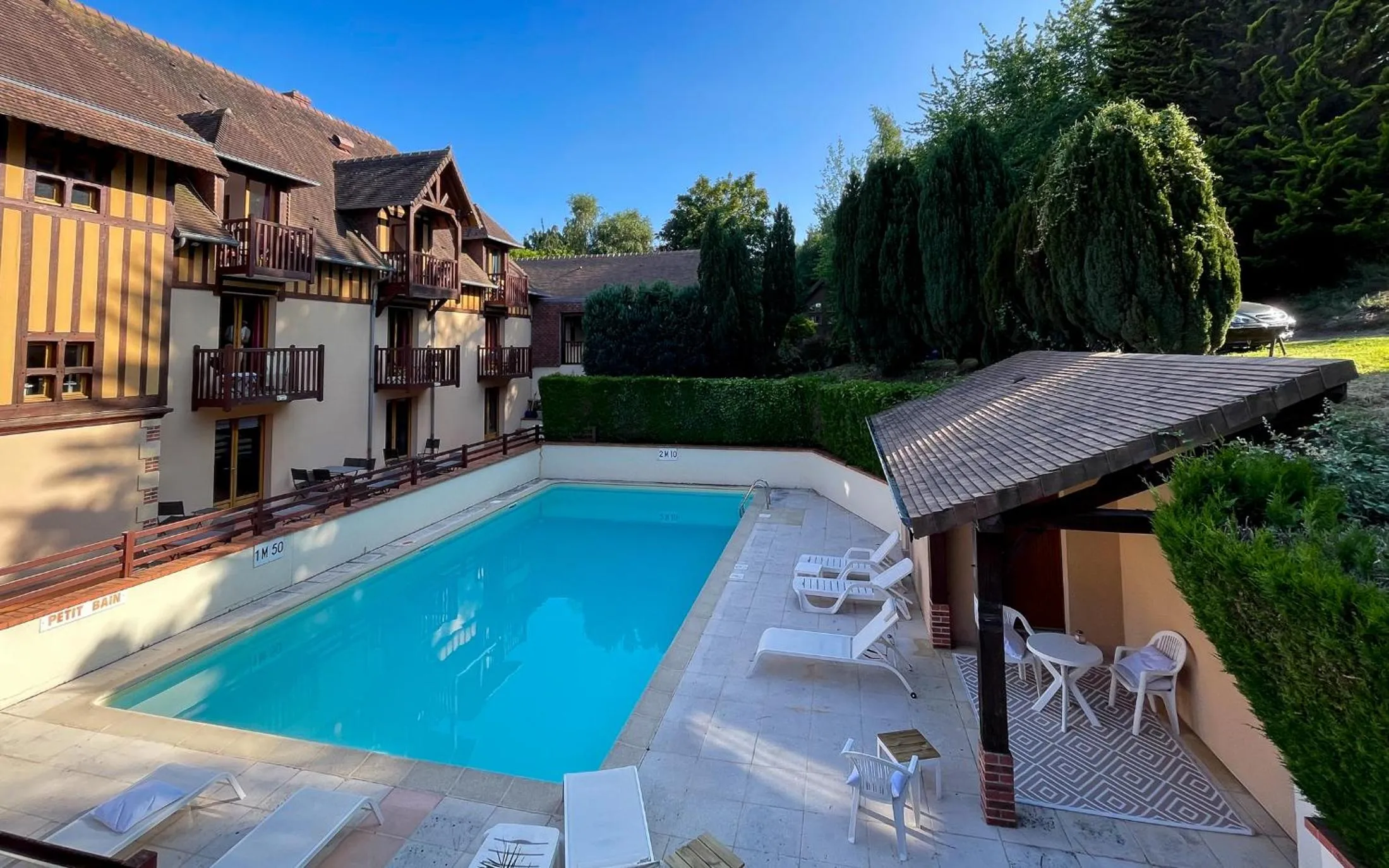Pool view in Hôtel Le Romantica