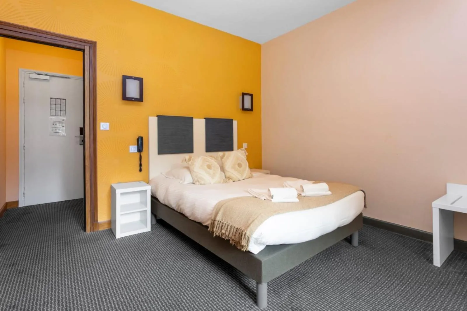 Bed in Hôtel Le Romantica