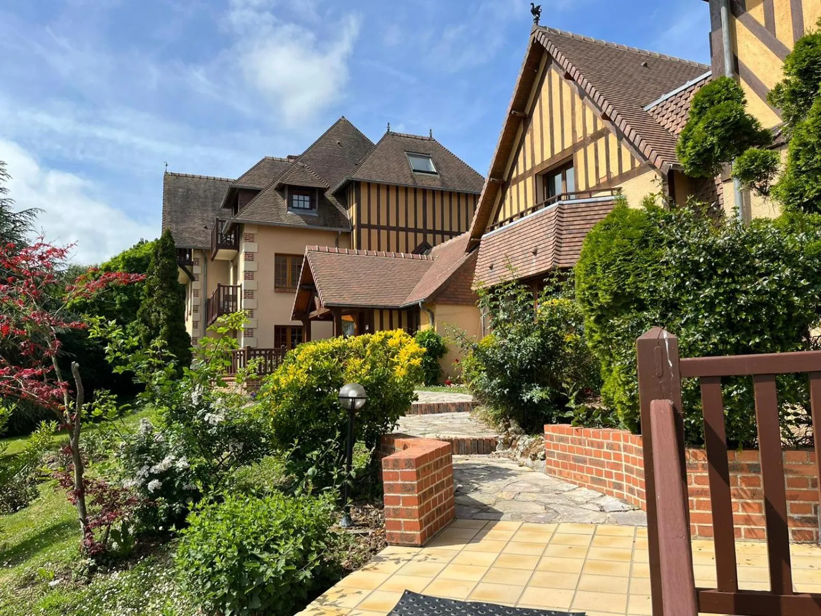 Property building in Hôtel Le Romantica