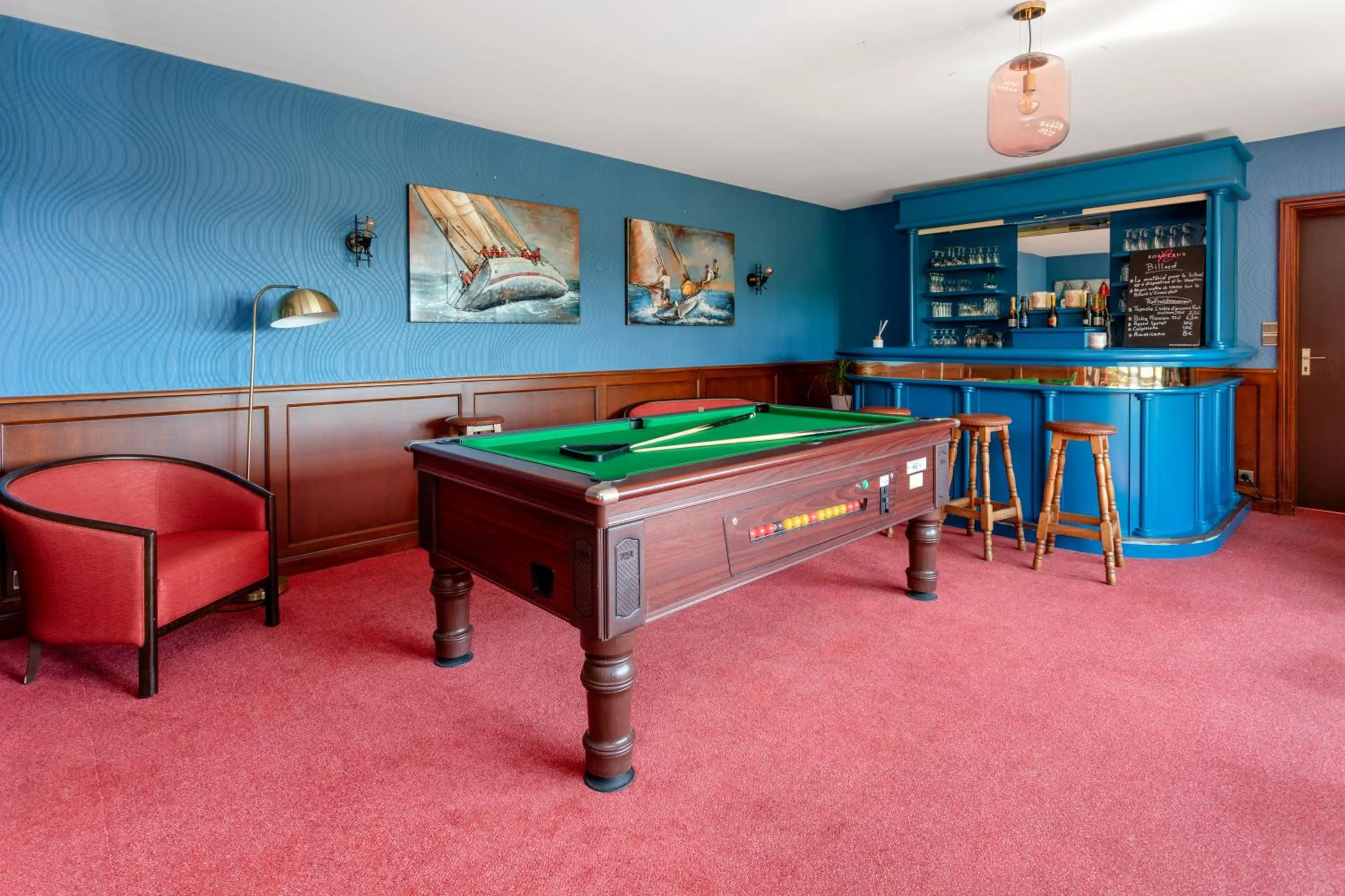 Billiard in Hôtel Le Romantica
